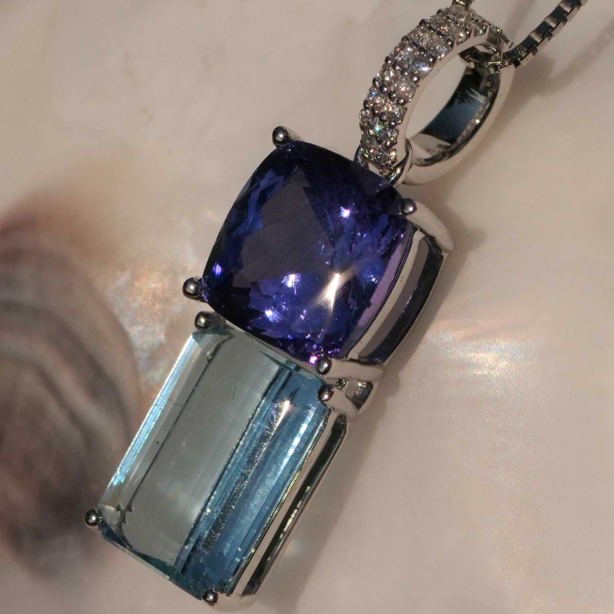 Aquamarine Tanzanite Brilliant Pendant 750 white gold from Tanzania and Brazil..what colors