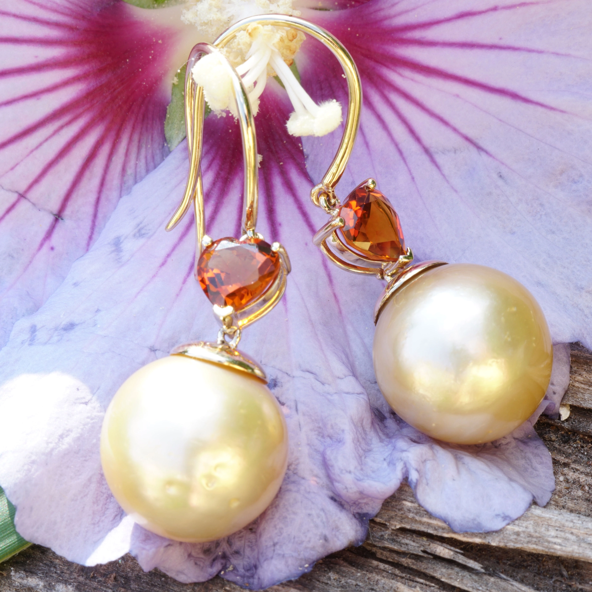 Citrin Southsea Pearl Earrings 18 kt Gold 41 x 15,5 mm ....quite huge