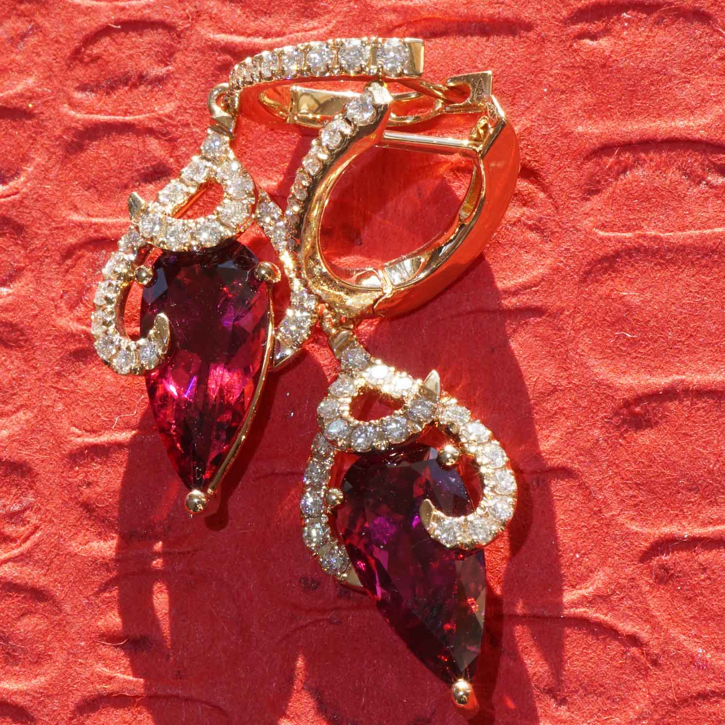 Rubellite Brilliant Earrings 750 Rose Gold 6 ct 0.70 ct.. Exception Tourmalines from Mozambique AAA+ it doesn't get any better