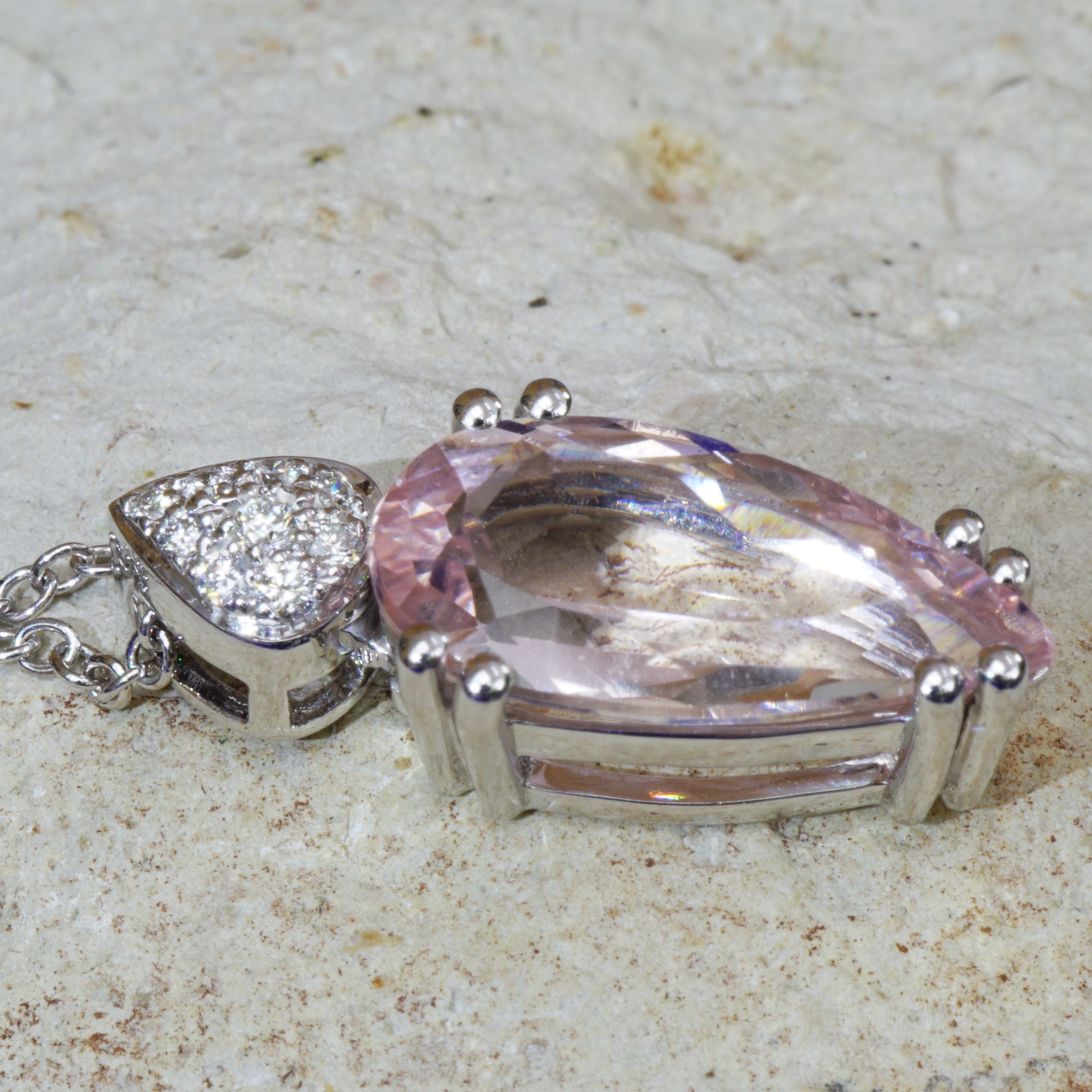 Morganite Diamond Pendant Whitegold 18 kt.....makes you want to get up in the morning
