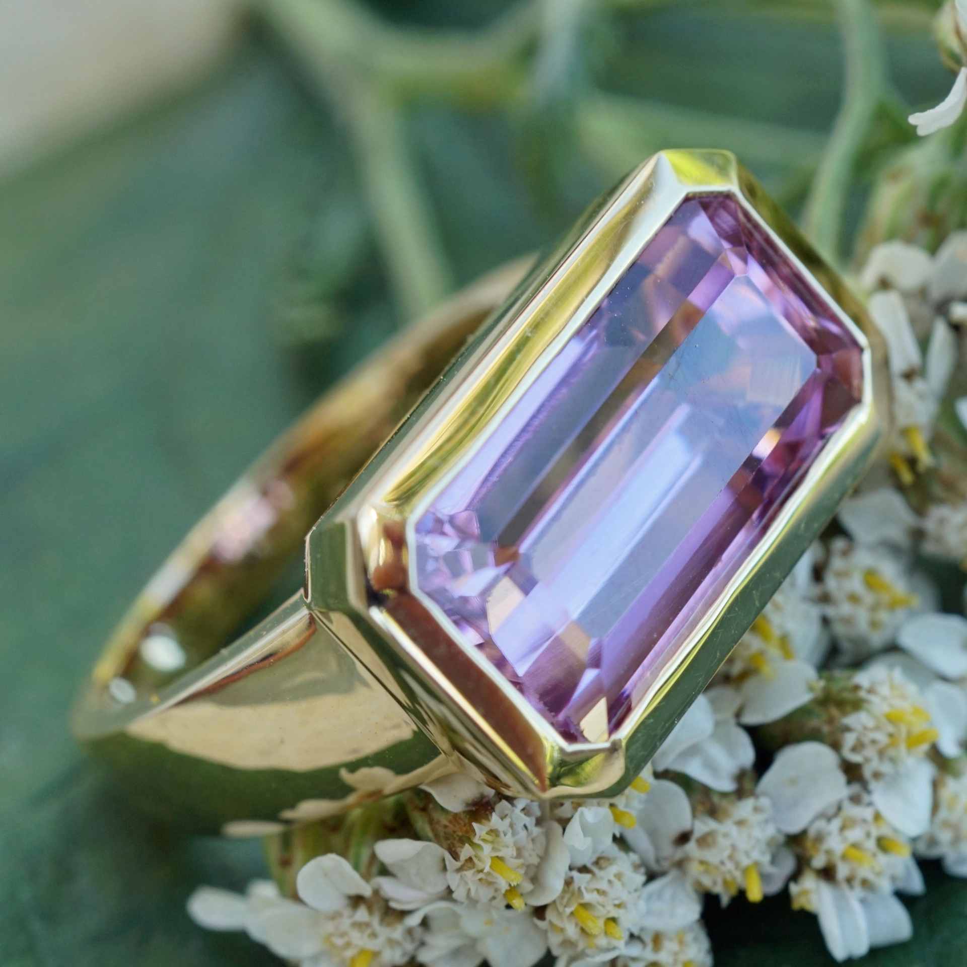 Kunzit Baguette 750er Gelbgold 10.36 ct 17x10 mm AAA+ massiv