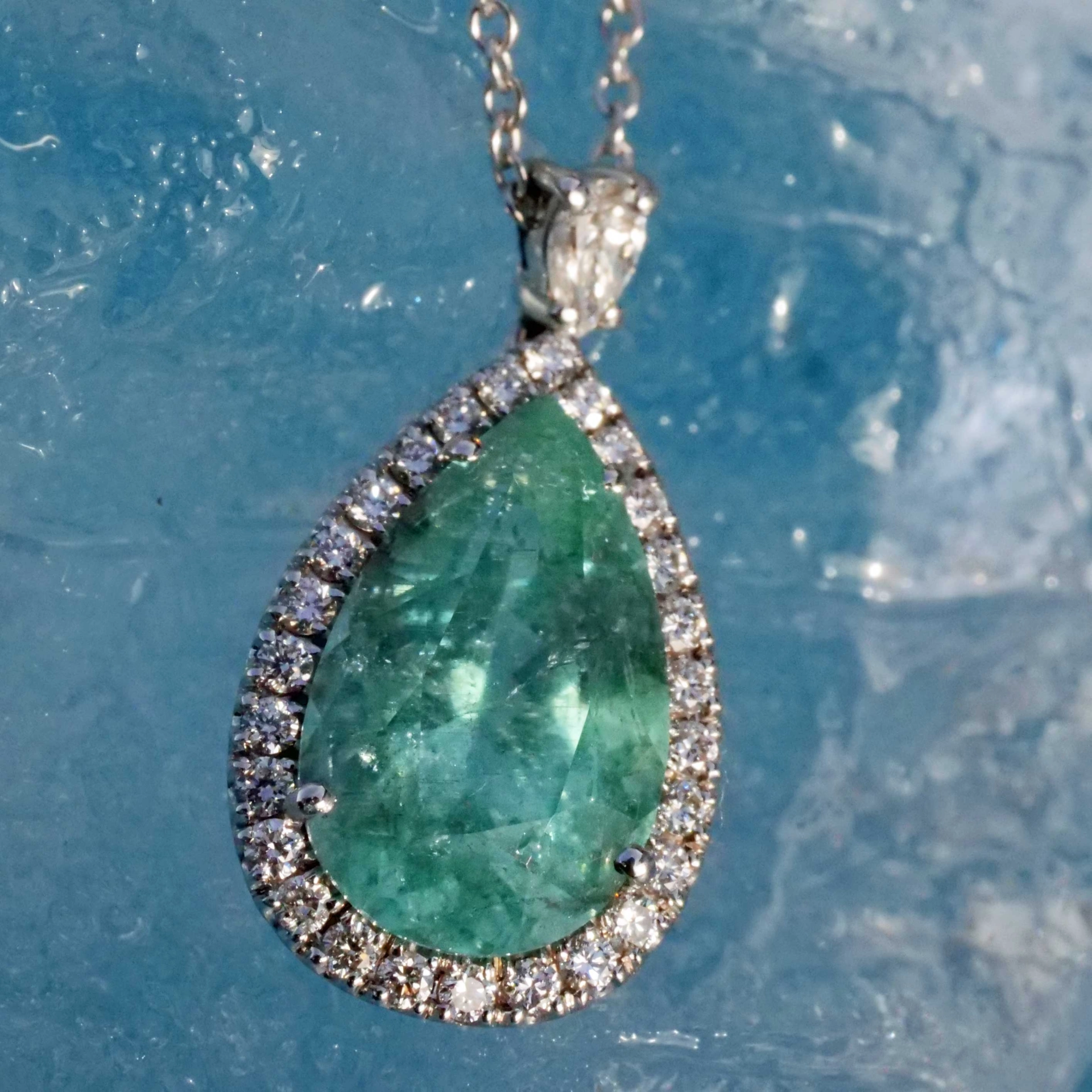 Paraiba Tourmalin Brilliant Necklace 3.89 ct 0.43 ct 18 kt White Gold..what a Icebreaker