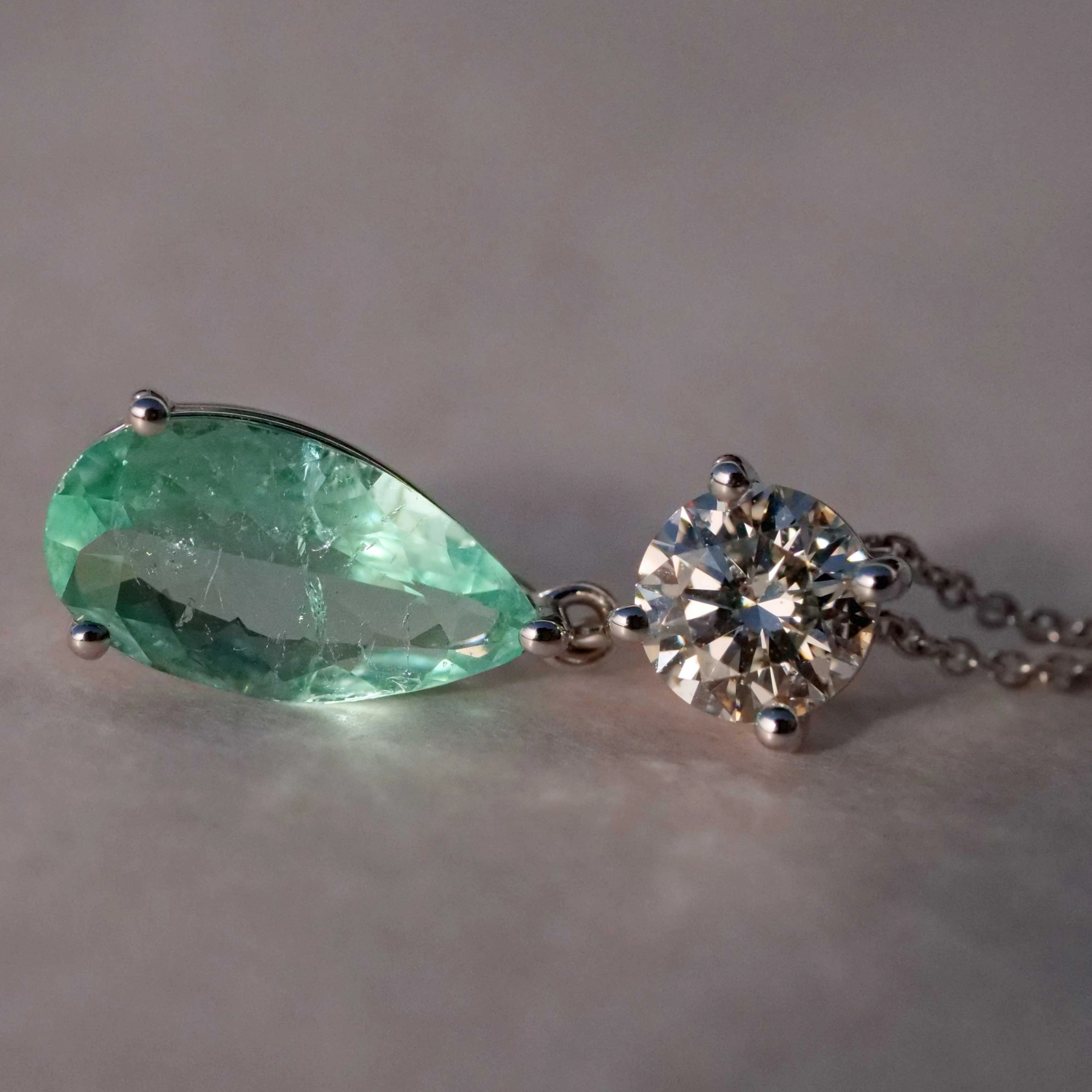 Paraiba Tourmalin Tanzanite Brilliant Pendant 1.14 ct 0.56 ct GIA Certificate