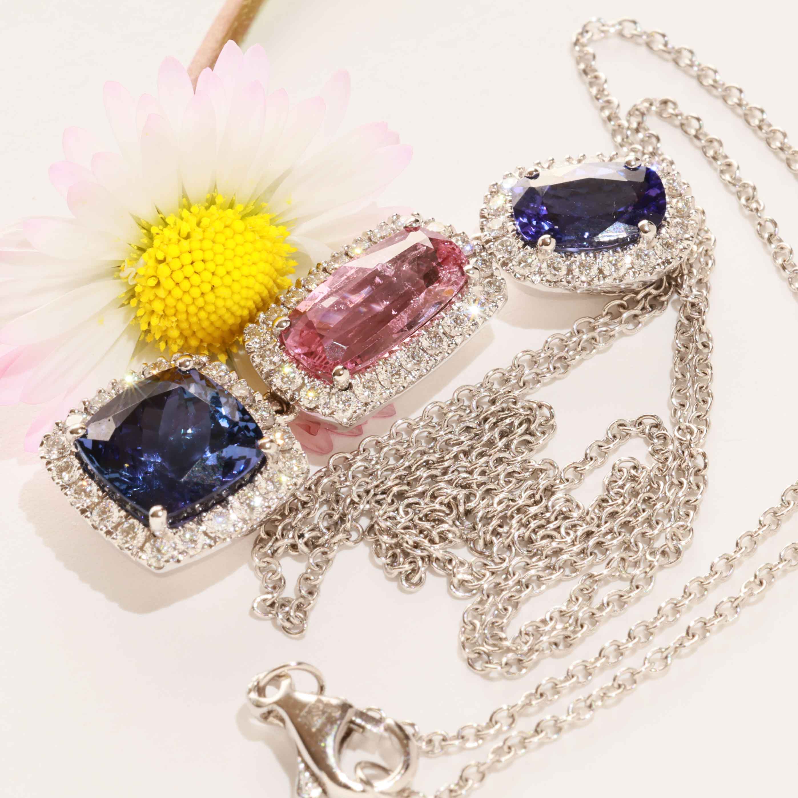 Tanzanite Spinel Brilliant Pendant w. Chain 750 White Gold 6 ct 0.70 AAA+ Blue Lily and Dream Pink