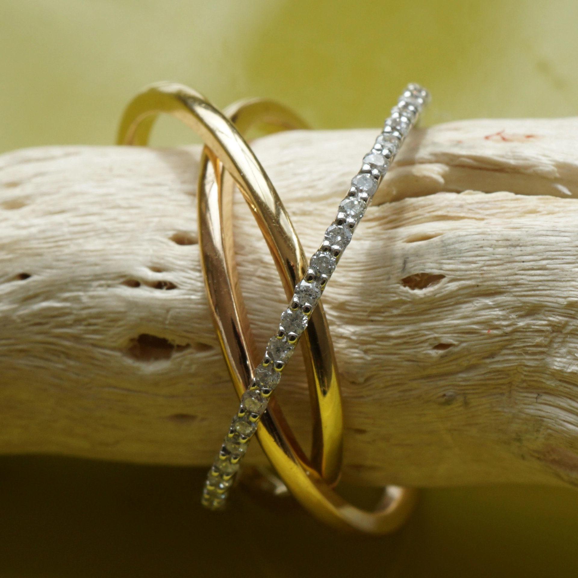 Diamond Ring 0.40 ct W SI-P....intertwined...2 times....elegant