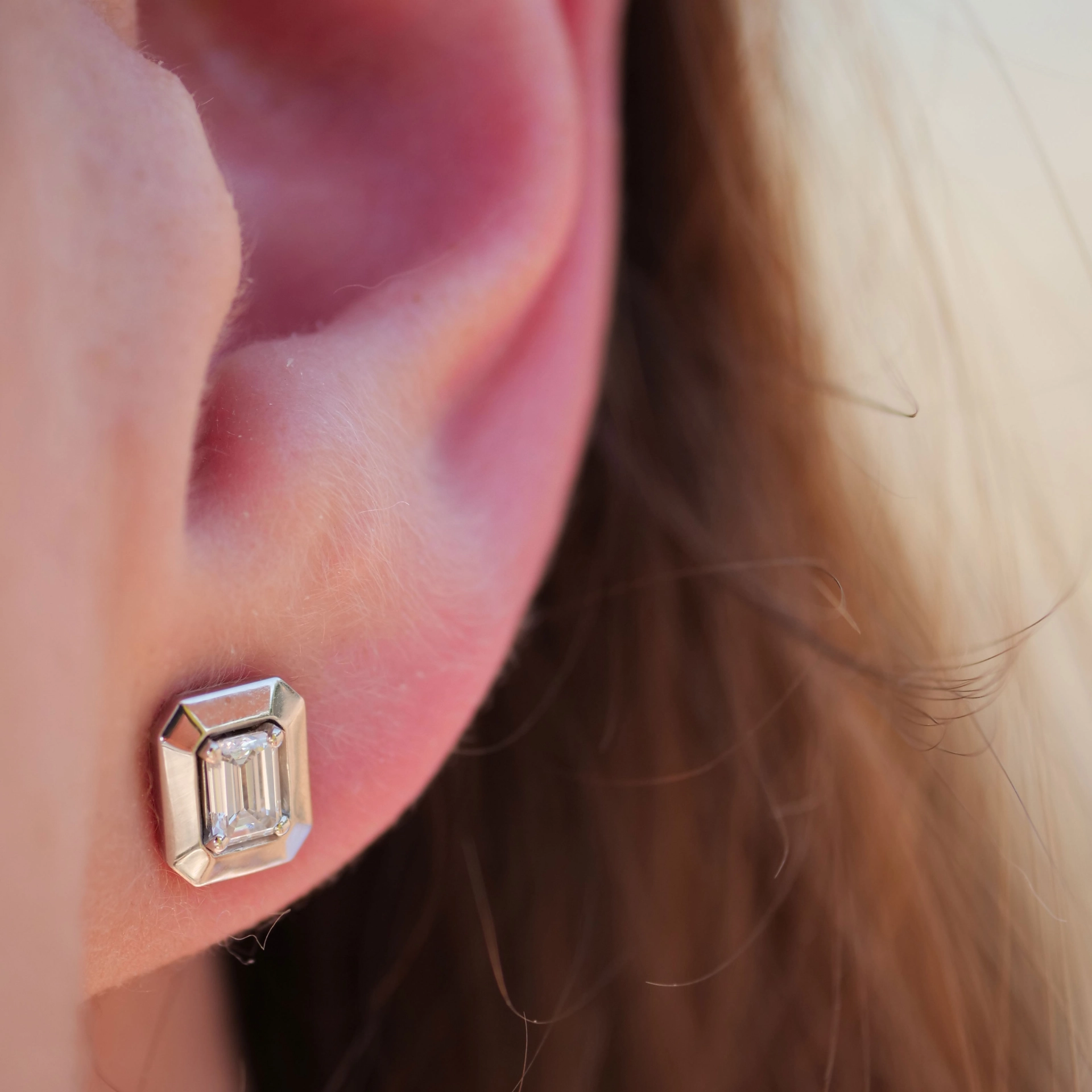 0.40 ct Emerald Cut Diamond Ear Studs 18kt White Gold made in Italy