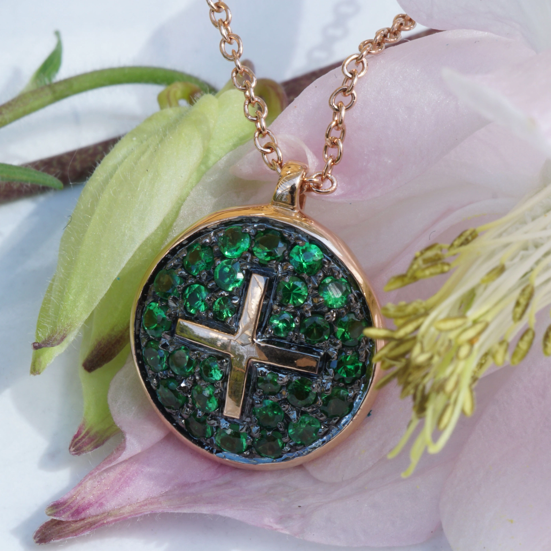 Tsavorith Cross Pendant with Chain 750 Rose Gold...what a Color