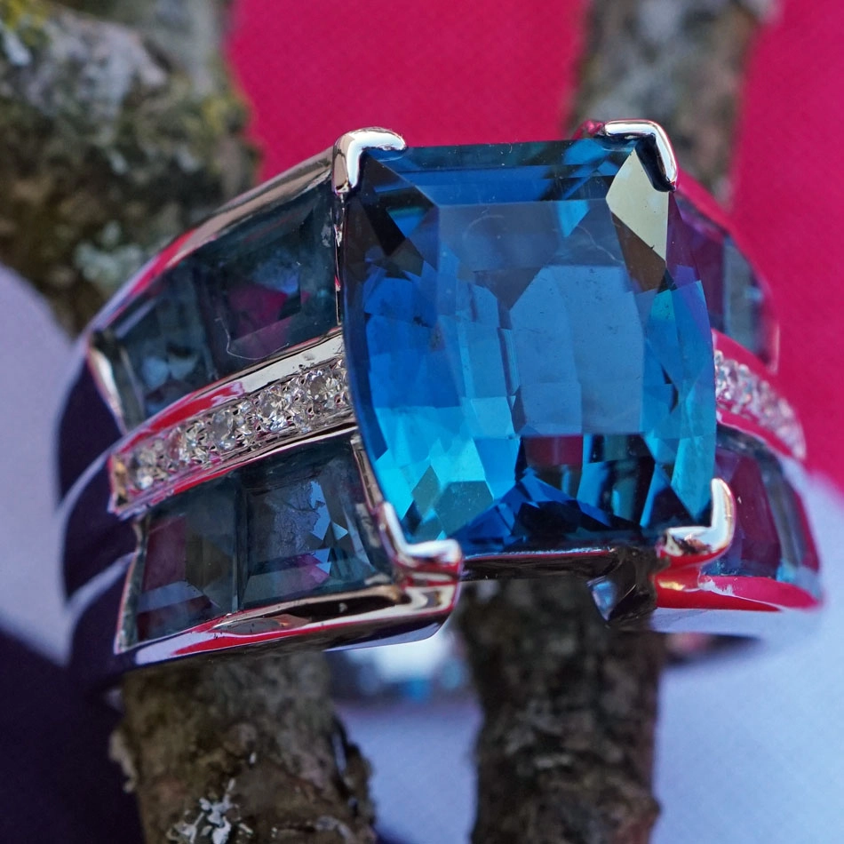 Blautopas Brillant Ring 750er Weißgold 9.22 ct 0.07 ct