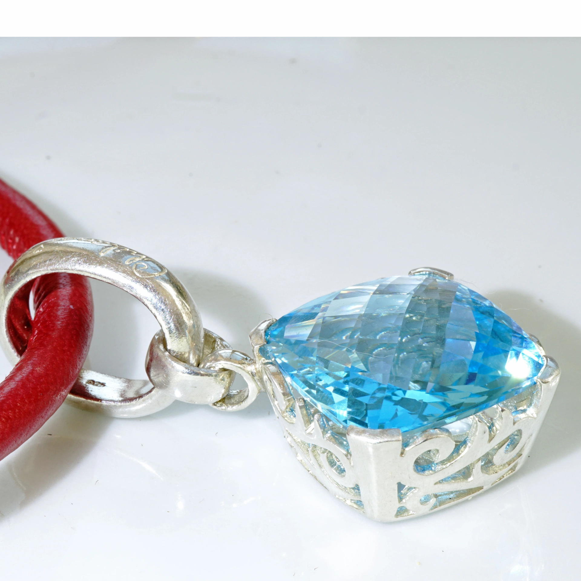 Chilango pendant Sky Topaz Flower 925 silver Prestige Crystal Dreams (treated), signed, with orig. Case