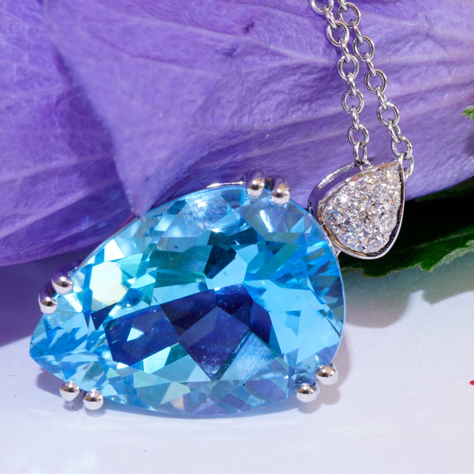 Blue Topaz Brilliant Pendant 750 White Gold 14 ct 0.11 ct Aqua Water Brilliance Teardrop Shape