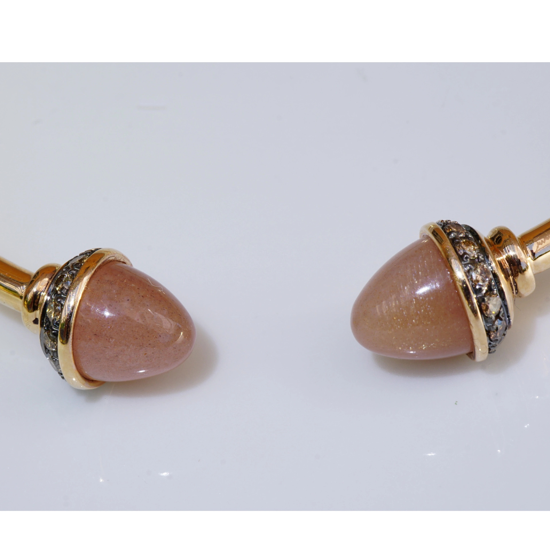 Moonstone and light brown Diamond Bracelet 18 kt Rosegold 5.80ct ...what a combination!
