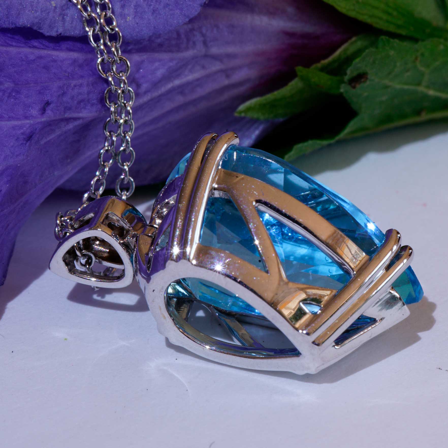 Blue Topaz Brilliant Pendant 750 White Gold 14 ct 0.11 ct Aqua Water Brilliance Teardrop Shape