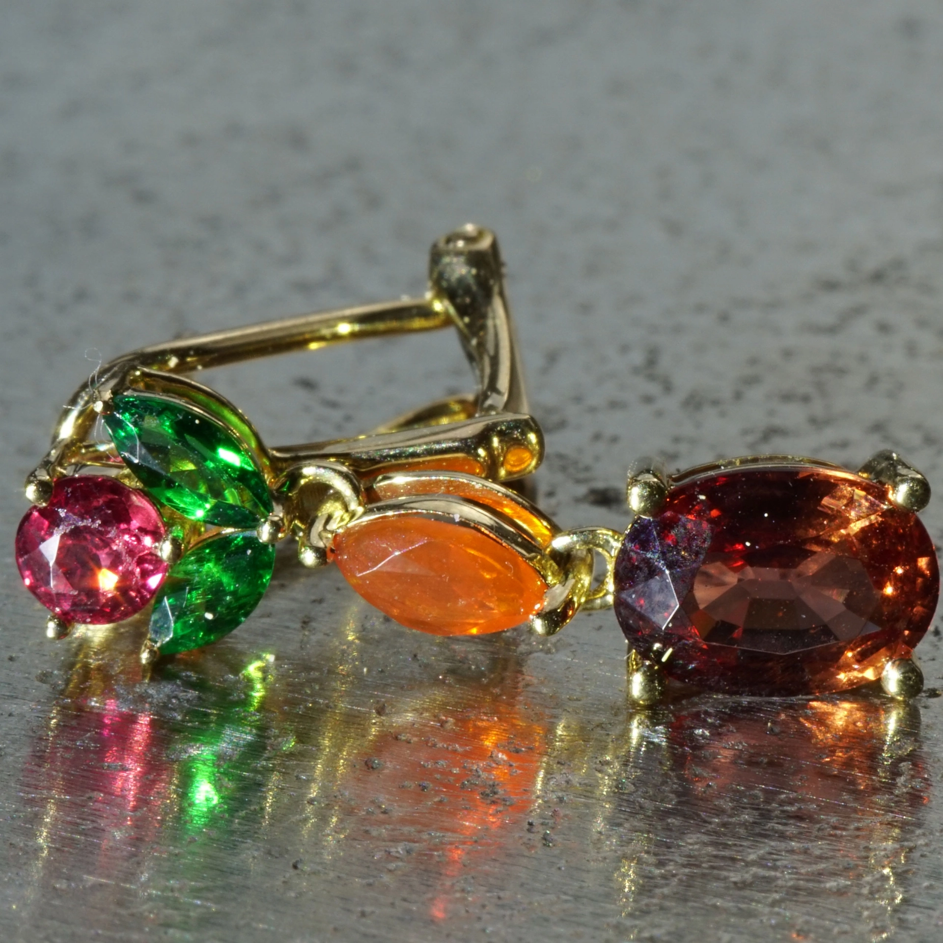 Gorgeous Colors like Blossoms in the Wind...18 kt Yellowgold