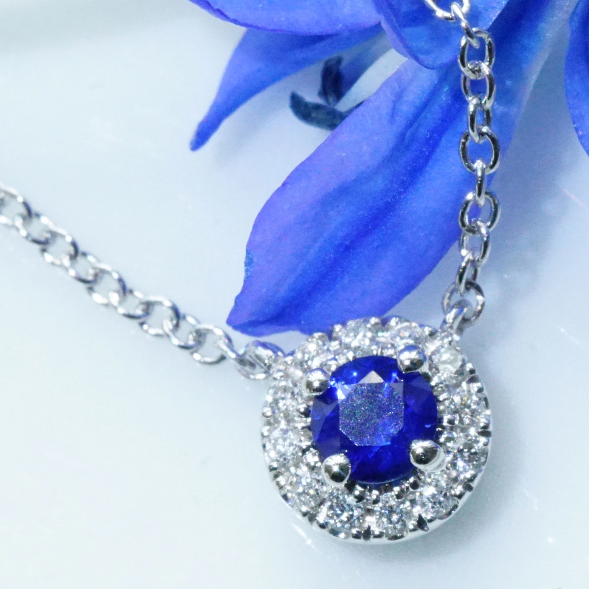 Saphire Brilliant Necklace 18 kt White Gold...the sweetest Petit Necklace