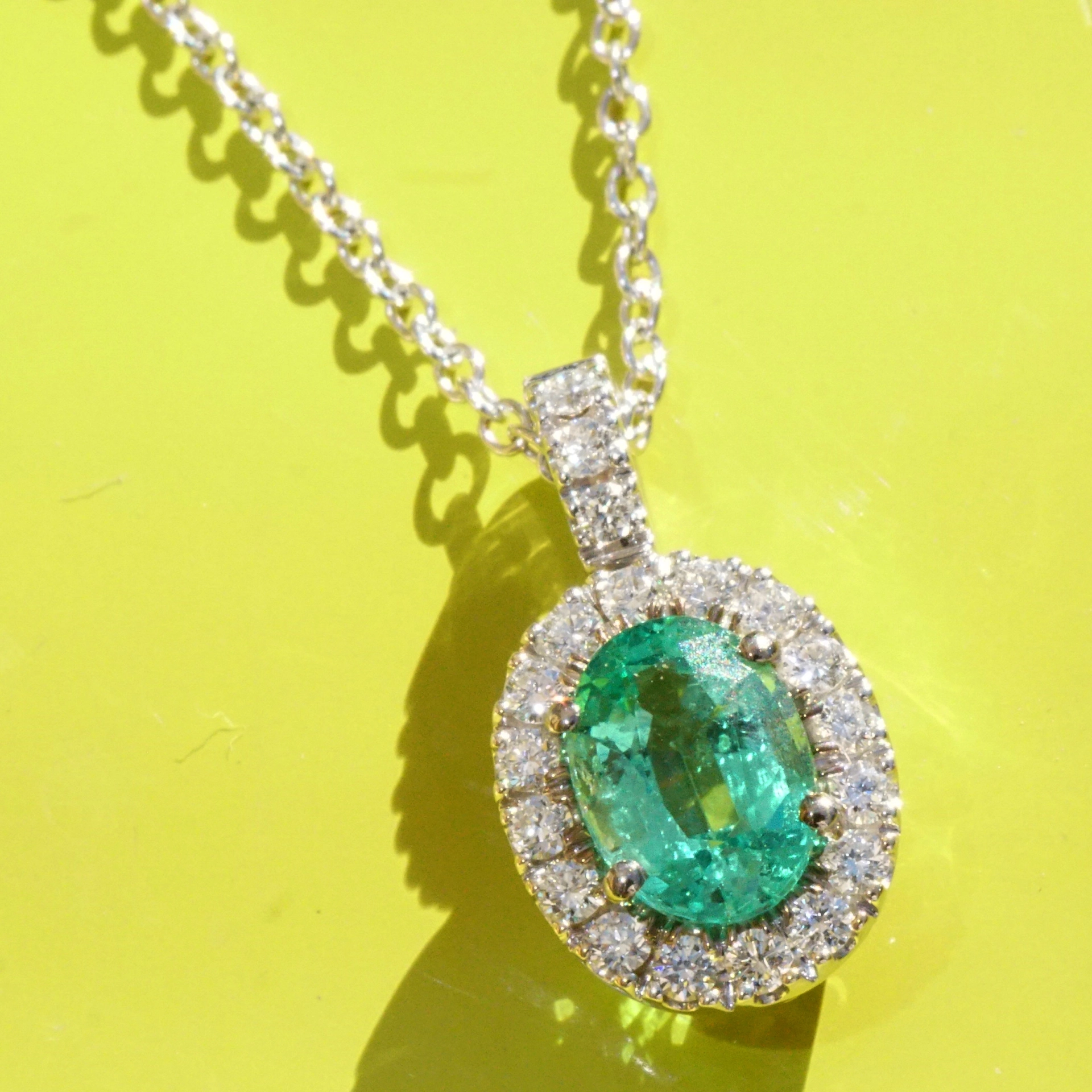 Top Emerald Brilliant Pendant with Chain 18 kt White Gold 0.73 ct AAA+