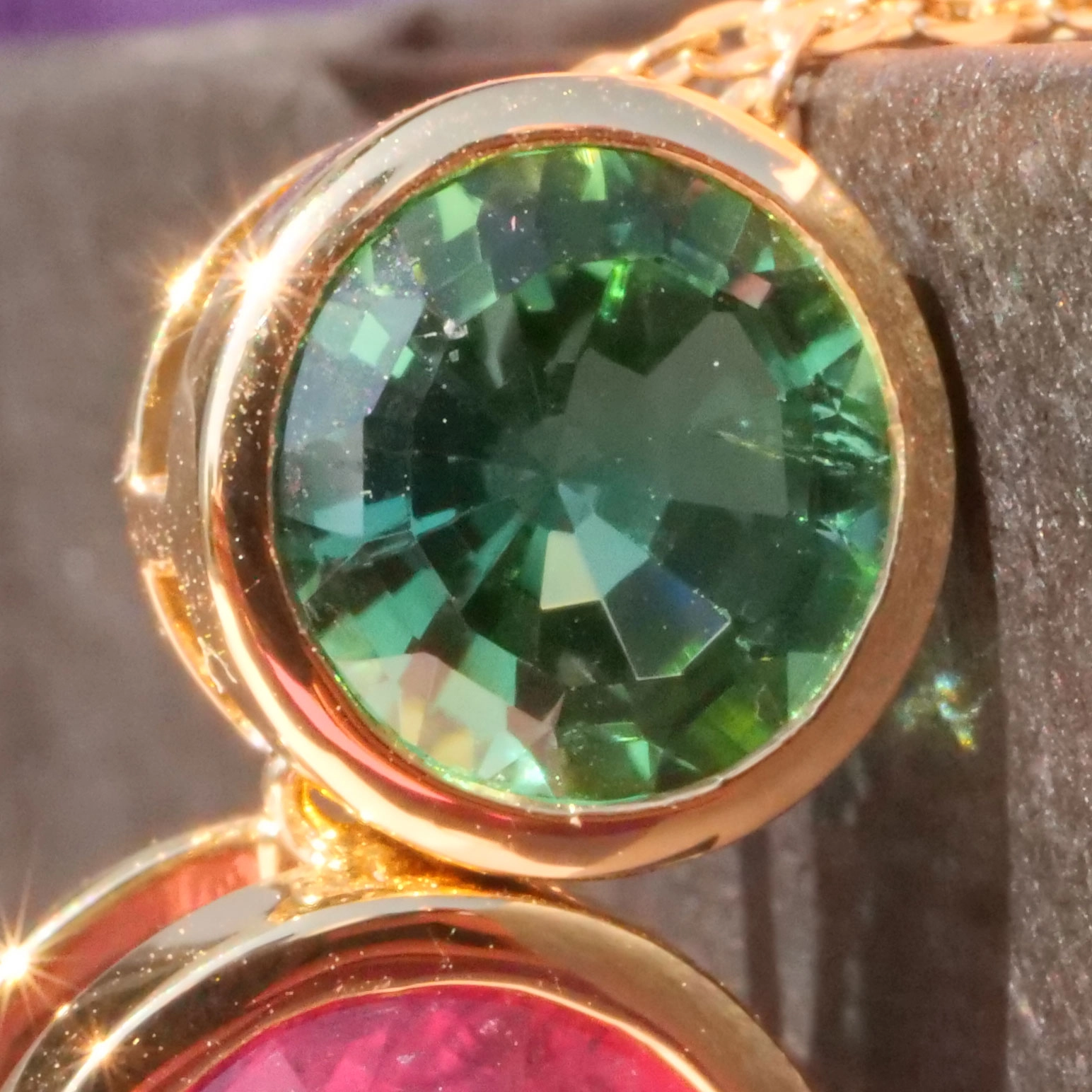 Turmalin Pendant with incredible luminosity 18 kt Yellow Gold bluish green and electric pink