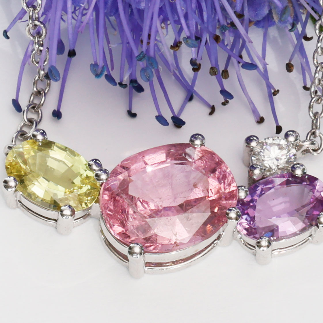 Saphir Spinell Brillant Necklace 18kt Whitegold 2.60 ct 0.20 ct Ilakaka Mine Madagascar yellow purpled Mine Tadschikistan