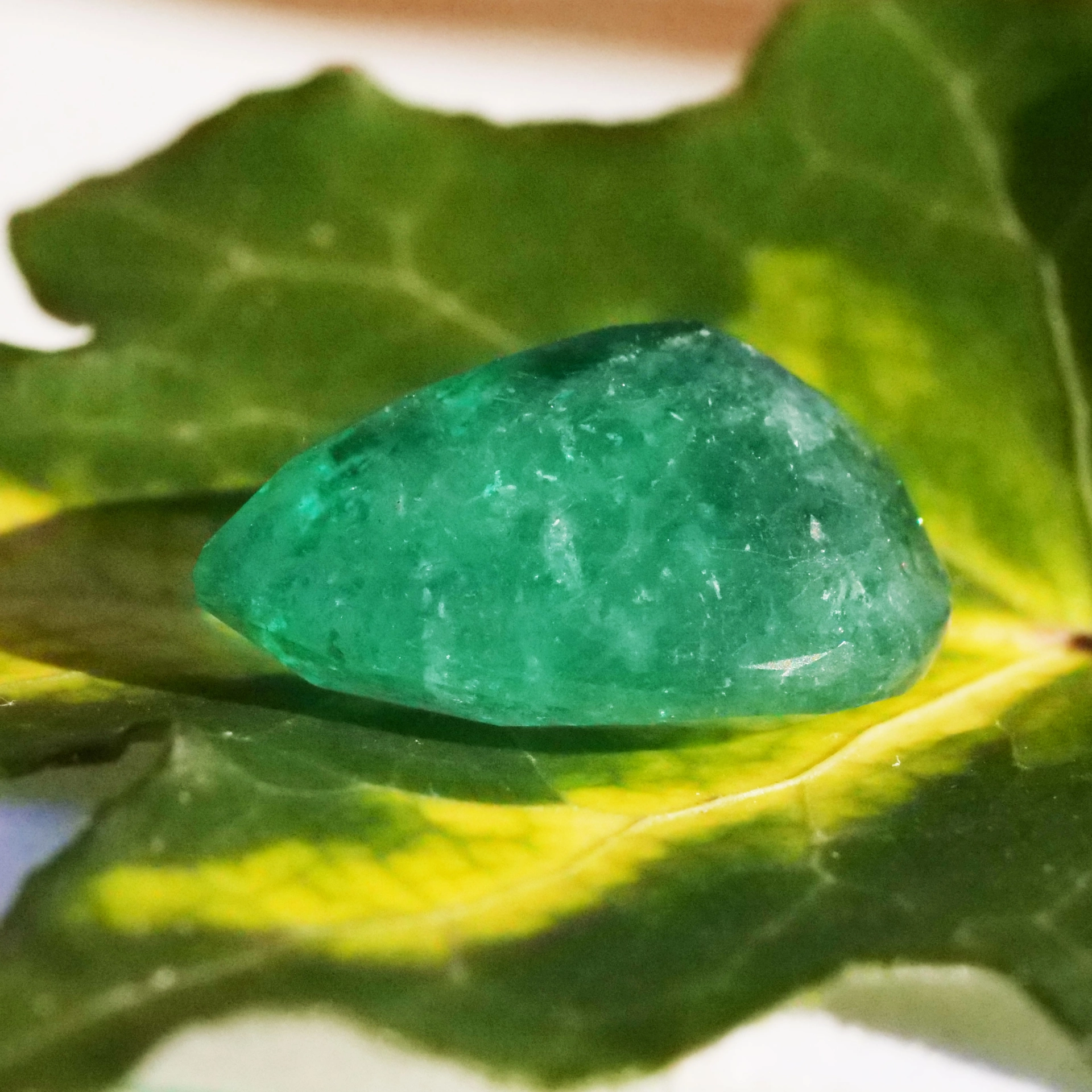 Pear Shaped Emerald 10 ct 17 x 12,5 mm Great Color