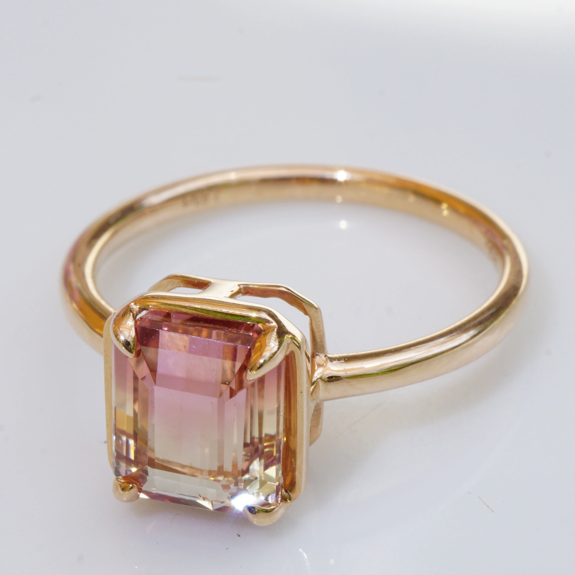 Dreamgem 8,5 x 7,2 x 5  mm Turmalin 2.85 ct Dreamcolor sunset eyclean  brilliance and cut very good