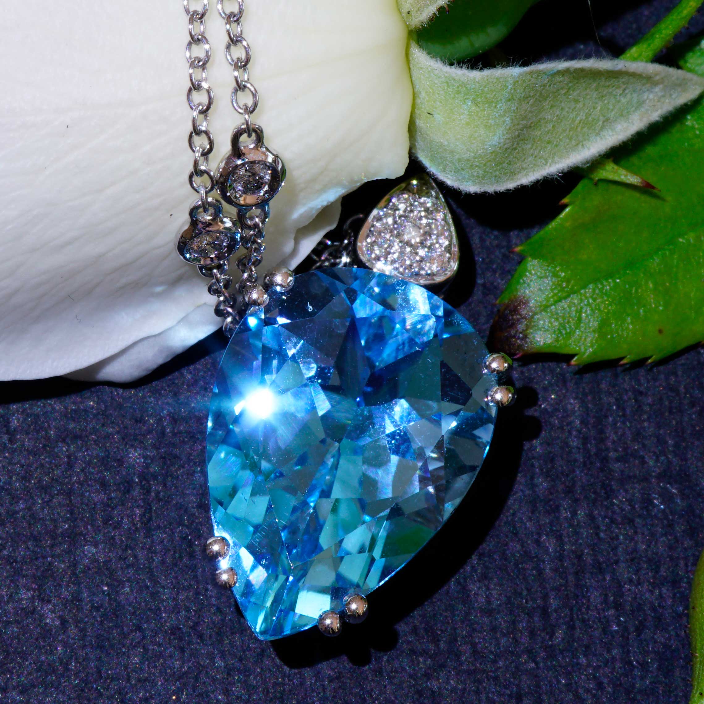 Blue Topaz Brilliant Pendant 750 White Gold 14 ct 0.11 ct Aqua Water Brilliance Teardrop Shape