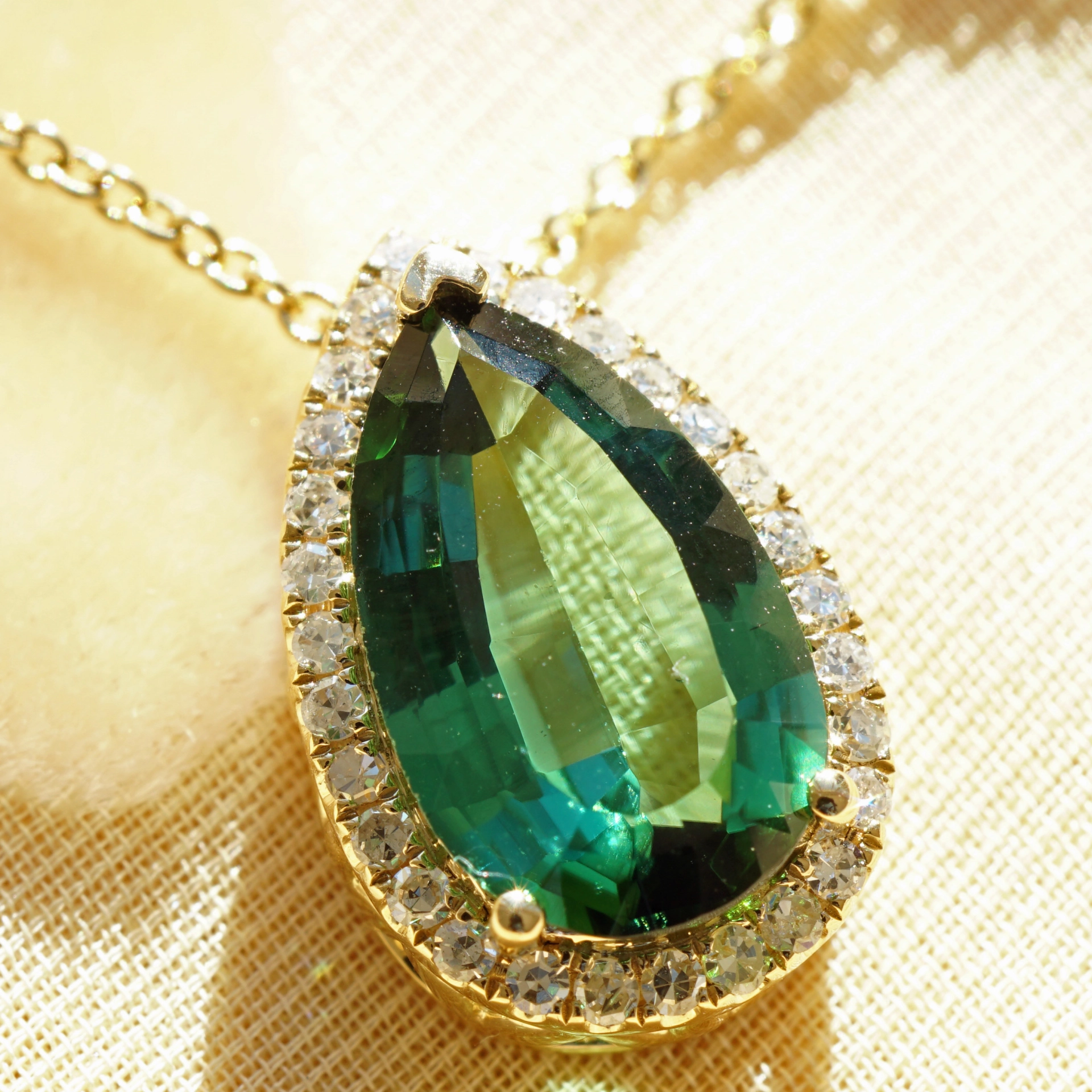 Turmalin Diamant Anhänger 2.28 ct 0.19 ct m. Kette AAA+, 750er Gelbgold, ...schöner geht nicht