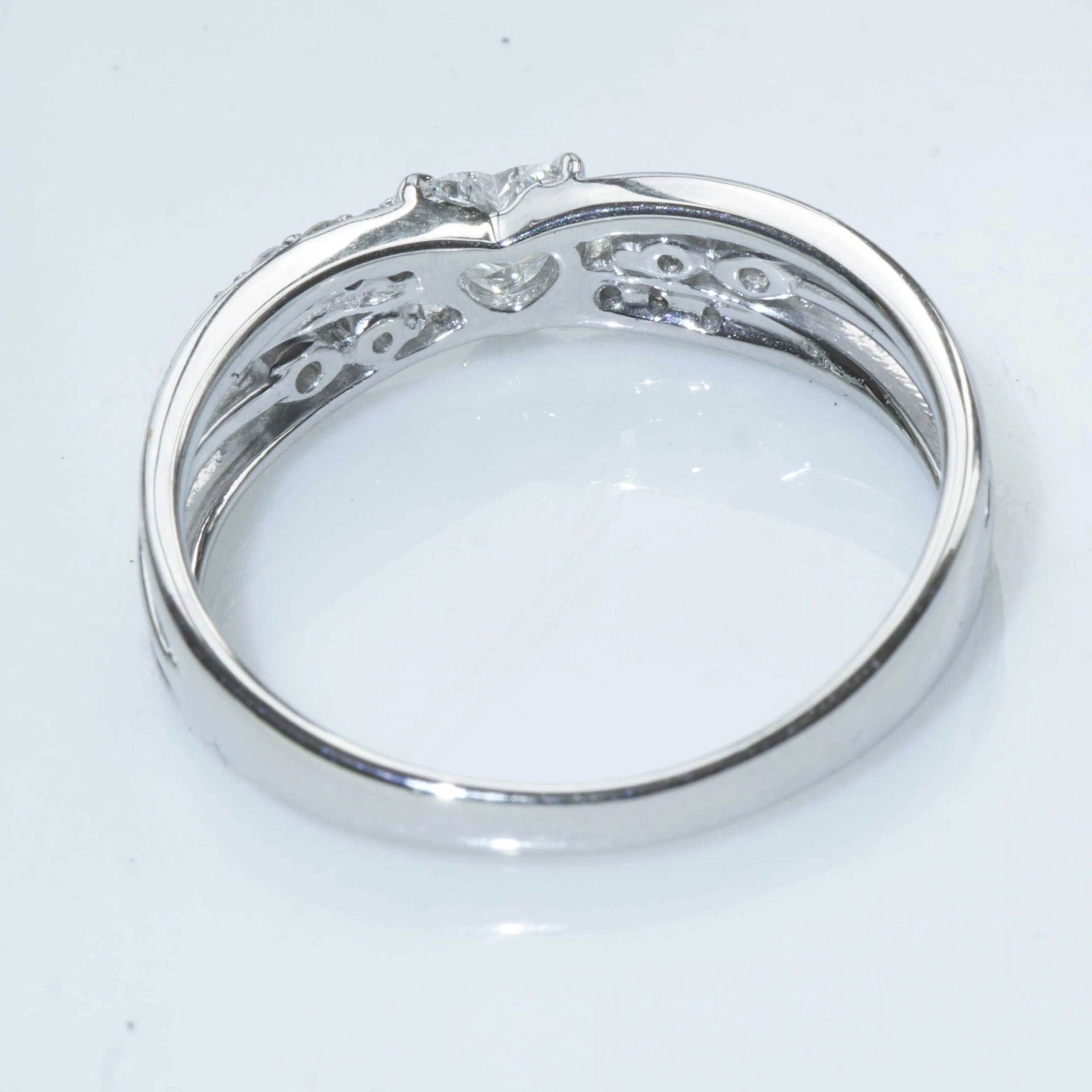 Heart Diamond Platinum Ring TW VVS beautiful solid Design 19x8x3 mm
