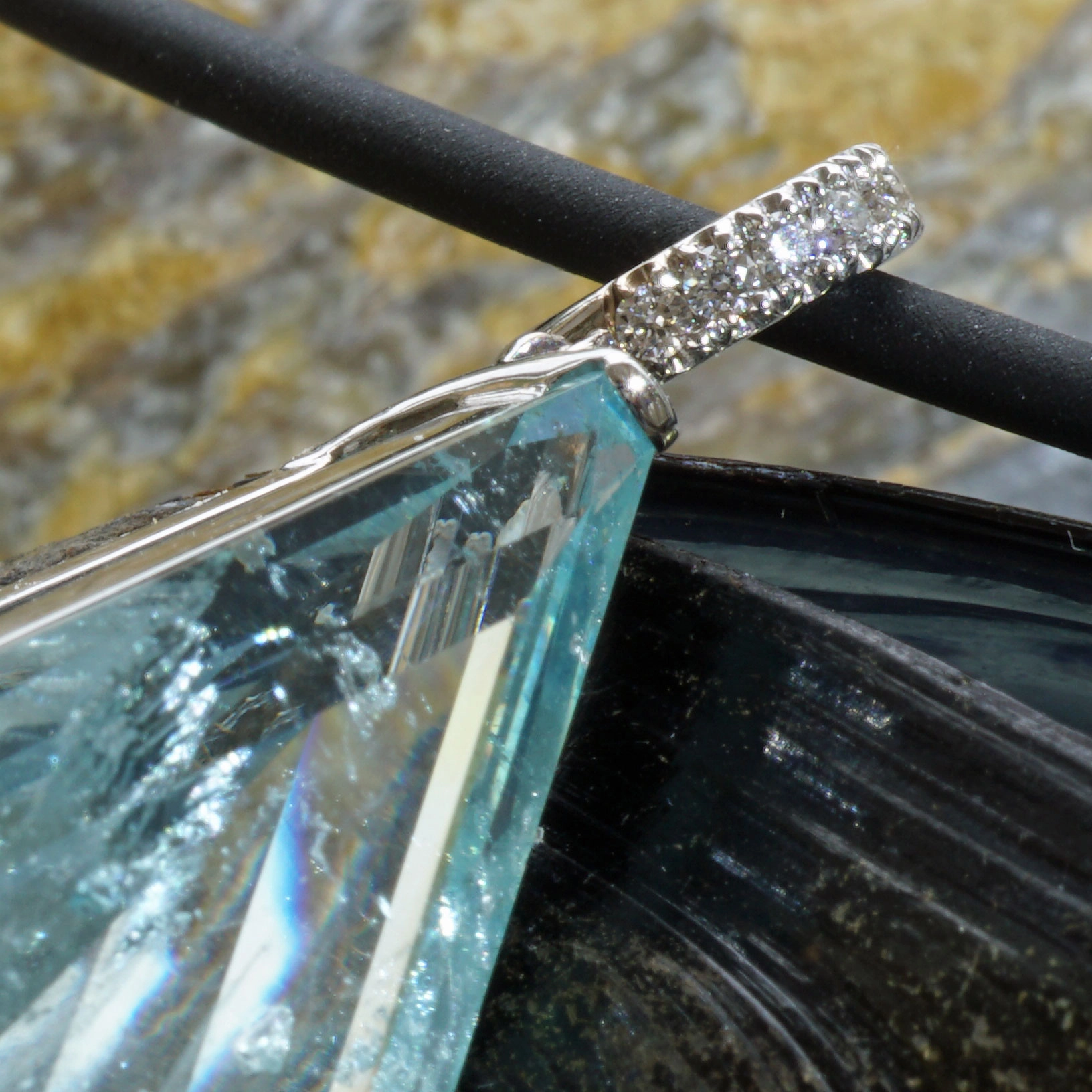 Dragonshape Aquamarin Pendant Whitegold..dark Color