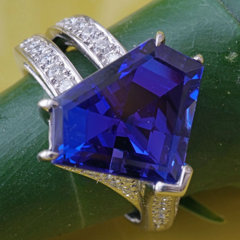 Tansanit-Brillant-Ring-900er-Platin-7.91 ct-0.40 ct