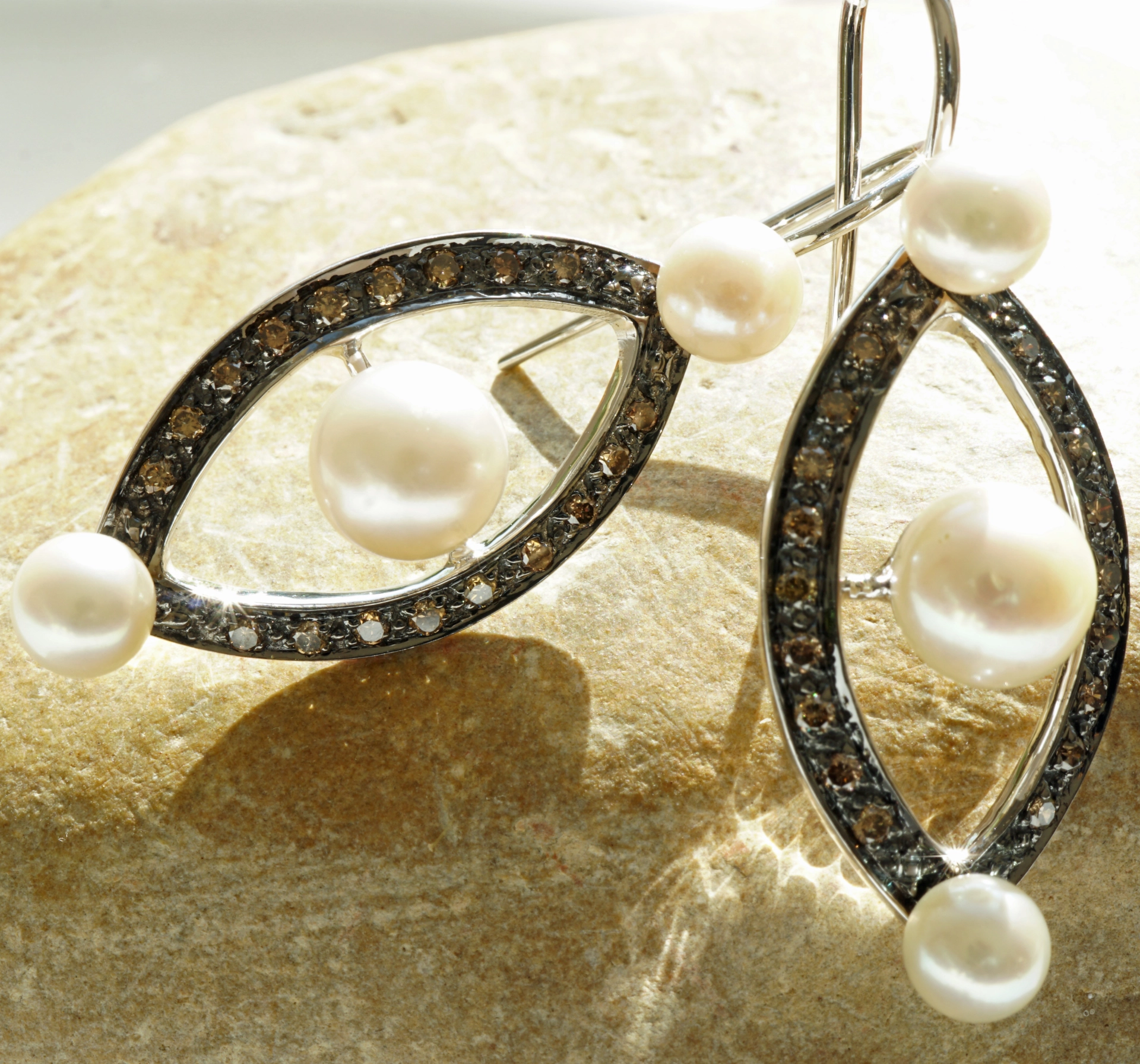 Brillant Perl Ohrhänger 750er Weissgold Ellipse Rivoire 0.44 ct schwarz-weiss 40 x 14 mm