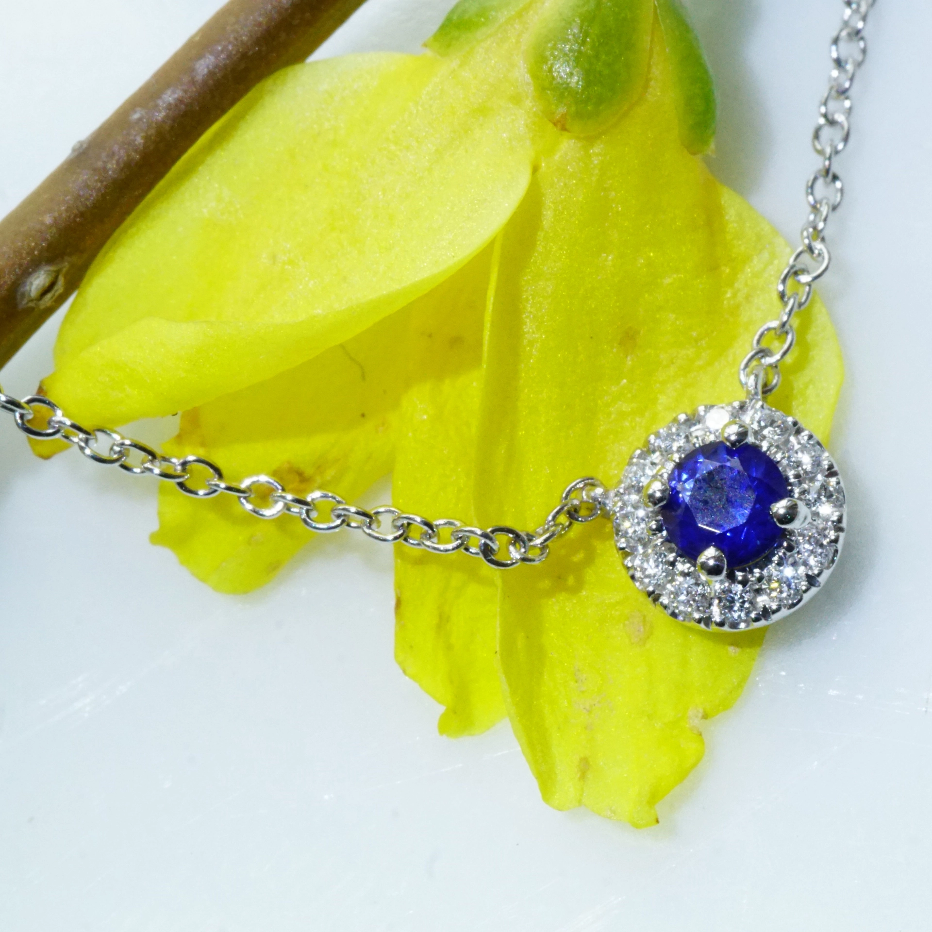 Saphire Brilliant Necklace 18 kt White Gold...the sweetest Petit Necklace