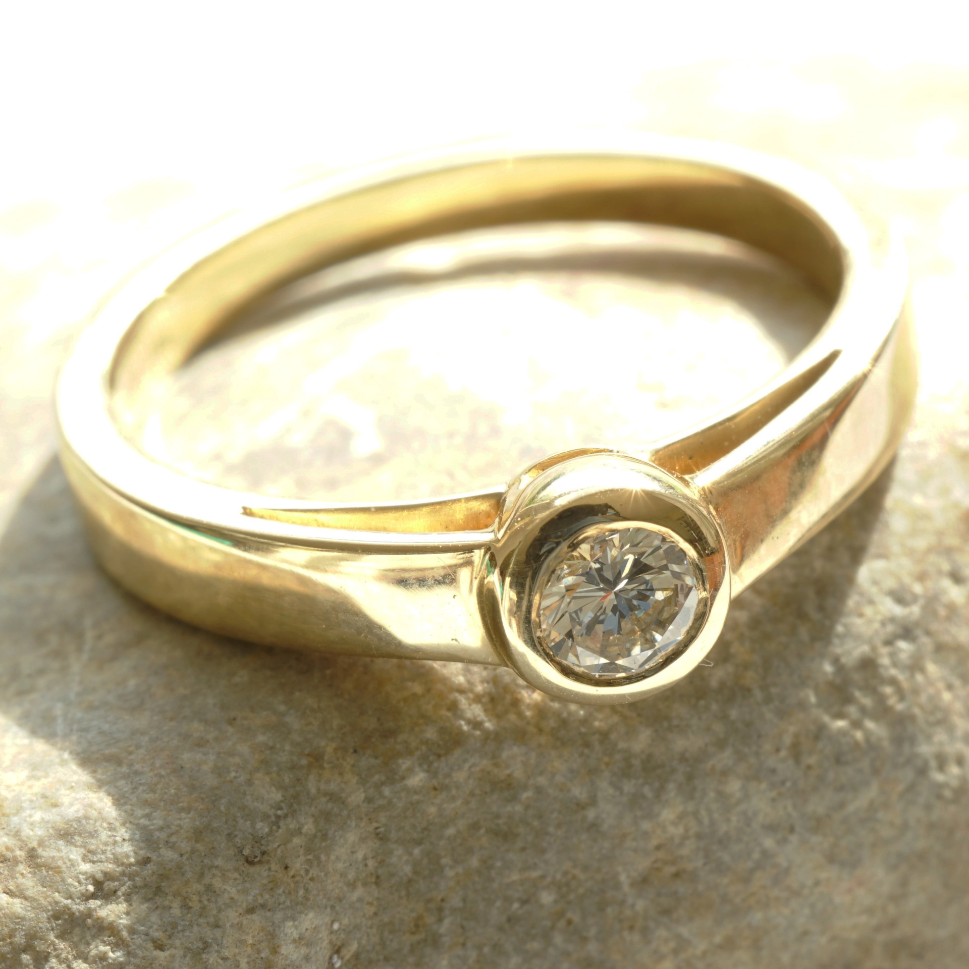 Solitaire Brilliant Ring 0.23 ct TCR VVS2 750 Yellowgold 3.9 mm D. Great Brilliance