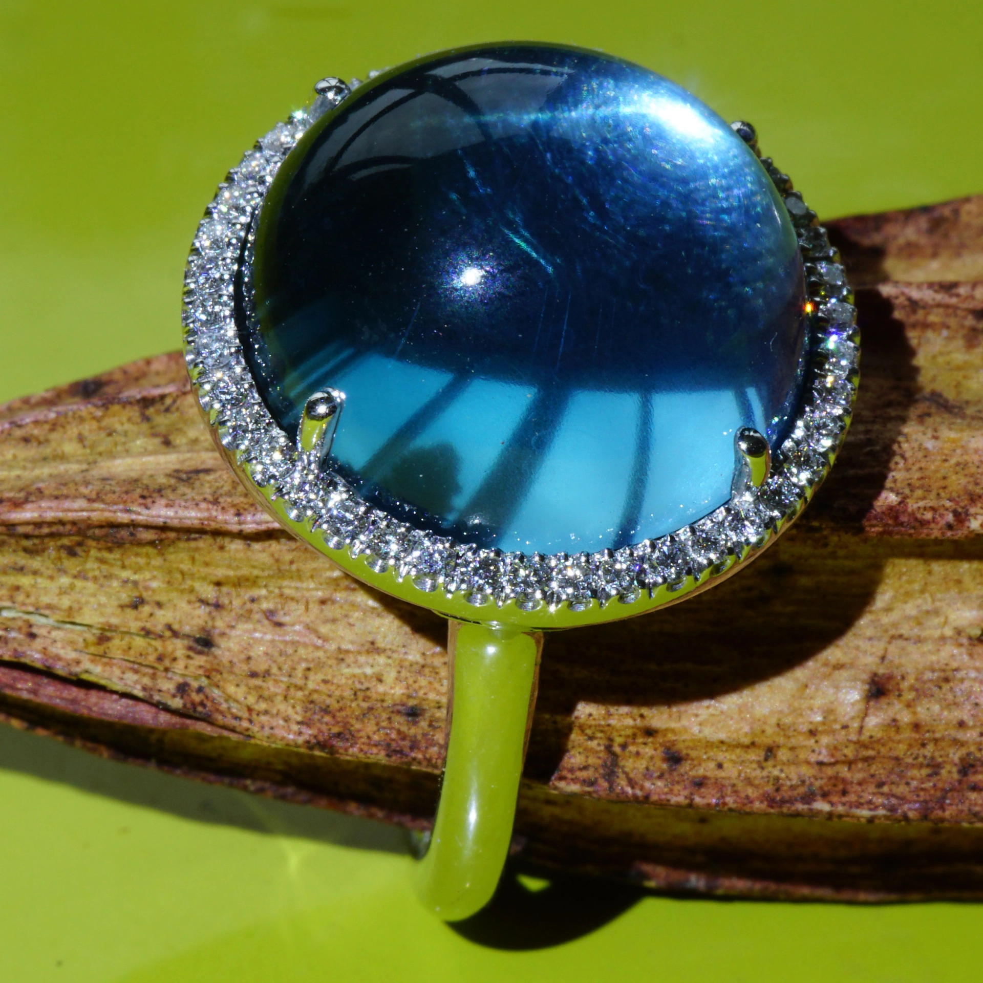 Bluetopas Brilliant Ring...deepblue Bubble...18 kt Whitegold....magical World