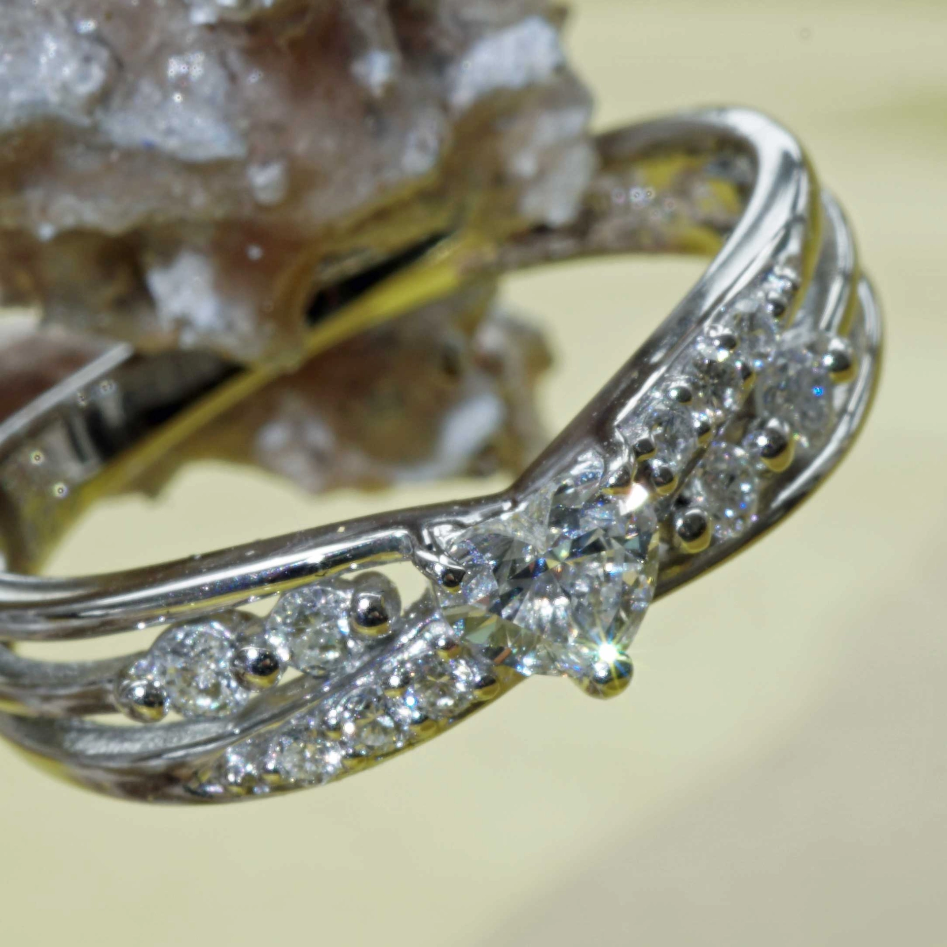 Heart Diamond Platinum Ring TW VVS beautiful solid Design 19x8x3 mm