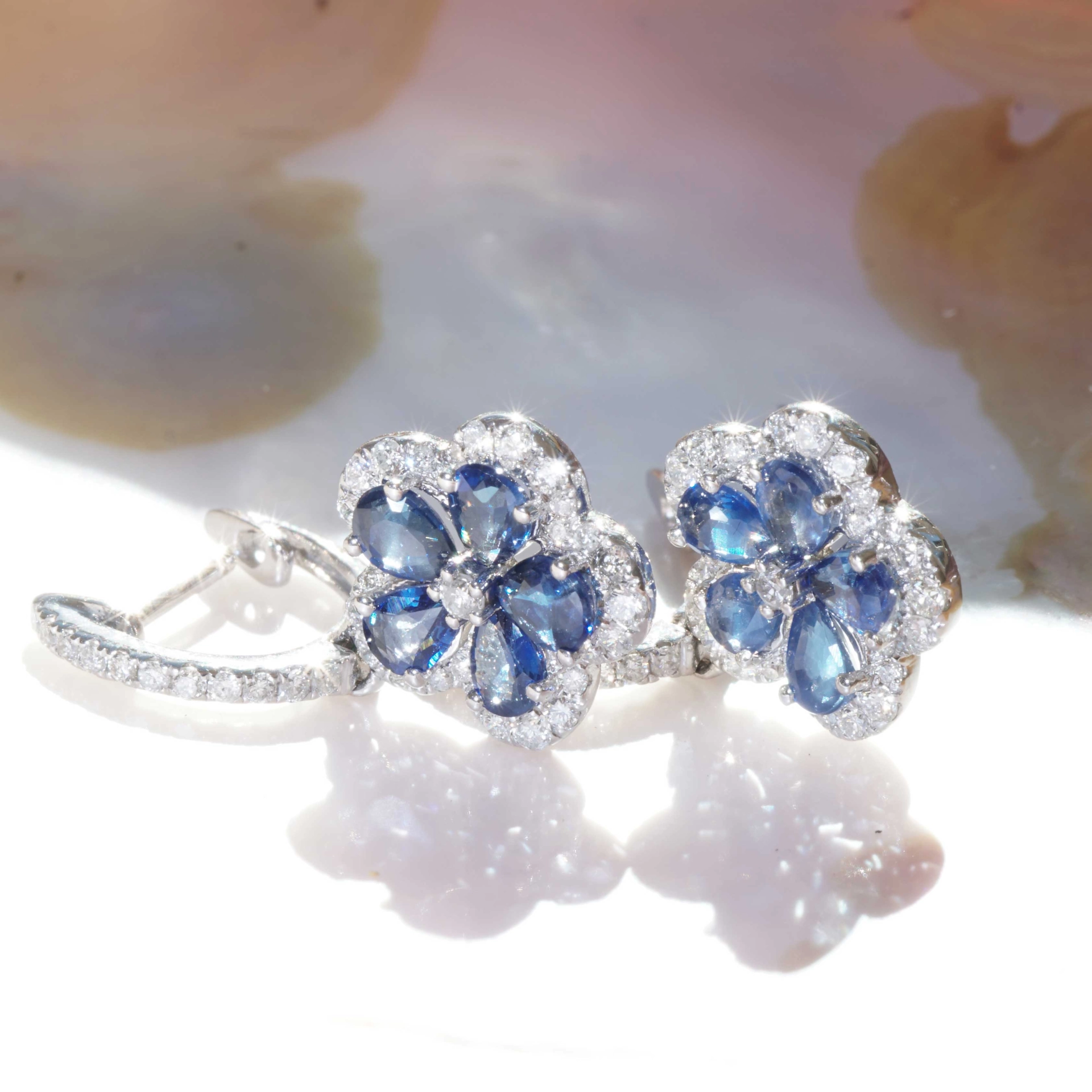 Saphire Brilliant Earrings floral Style...sooo pretty... 18 kt White Gold 