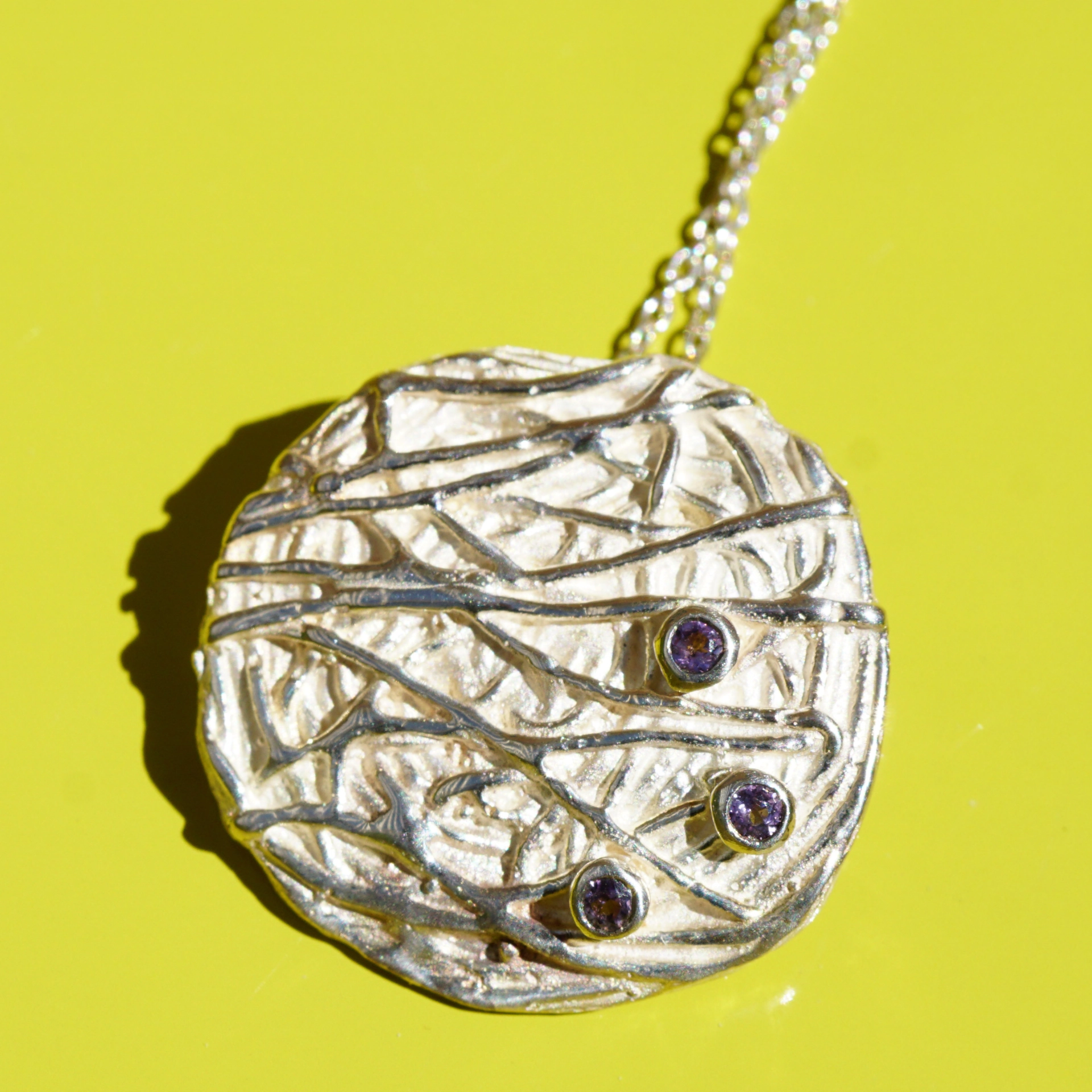 Saphir Anhänger mit Kette 925er Sterlingsilber ....Wollknäuel Struktur Handarbeit
