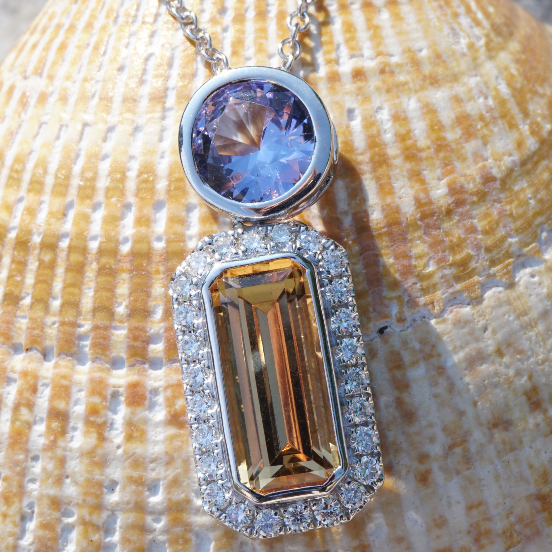 ..what kind of color...imperial gold and blue-viloet...natural colors