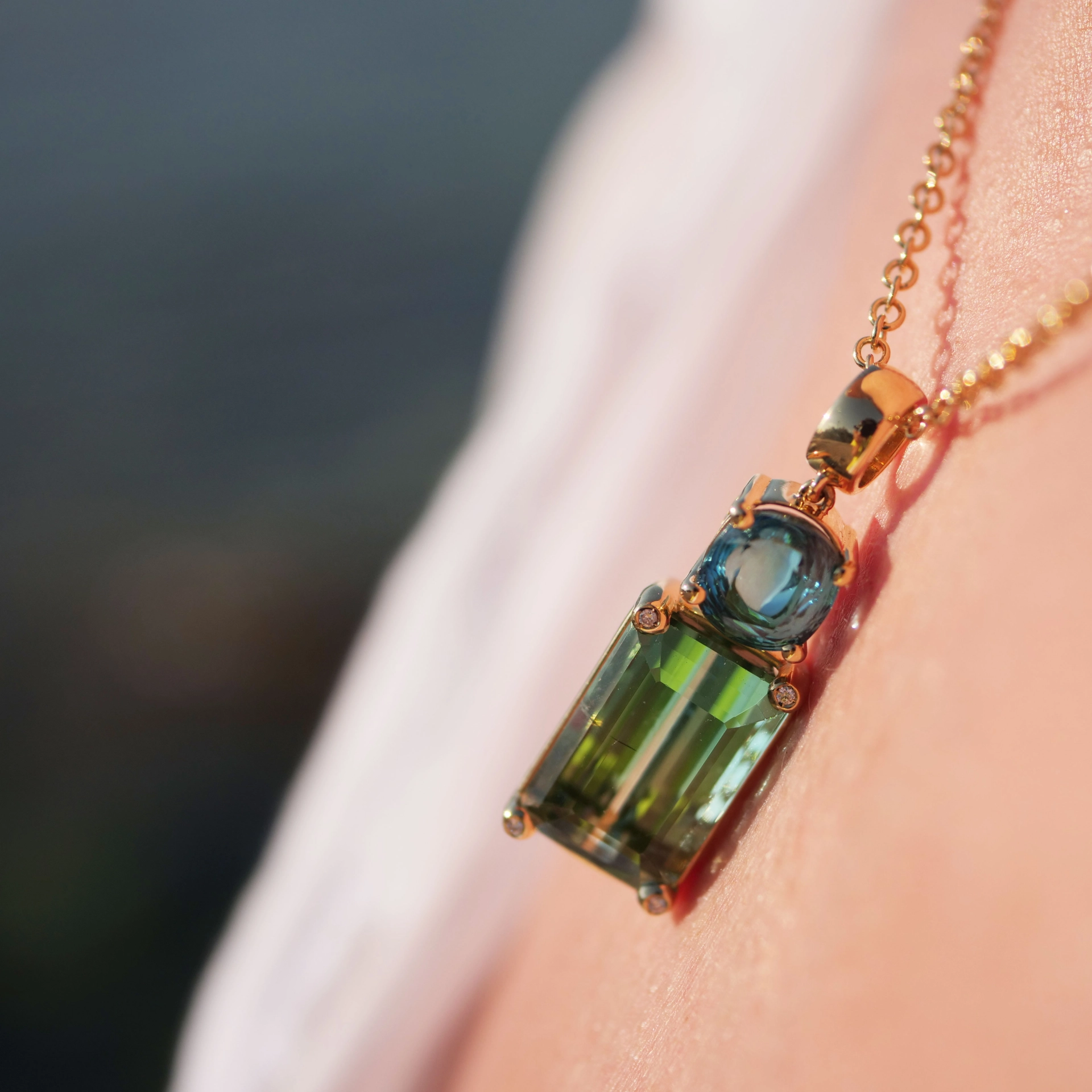 Tourmaline Zirkon Brilliant Pendant in 750 Yellow Gold blue-green Bicolor. 9.60 ct Africa/Congo