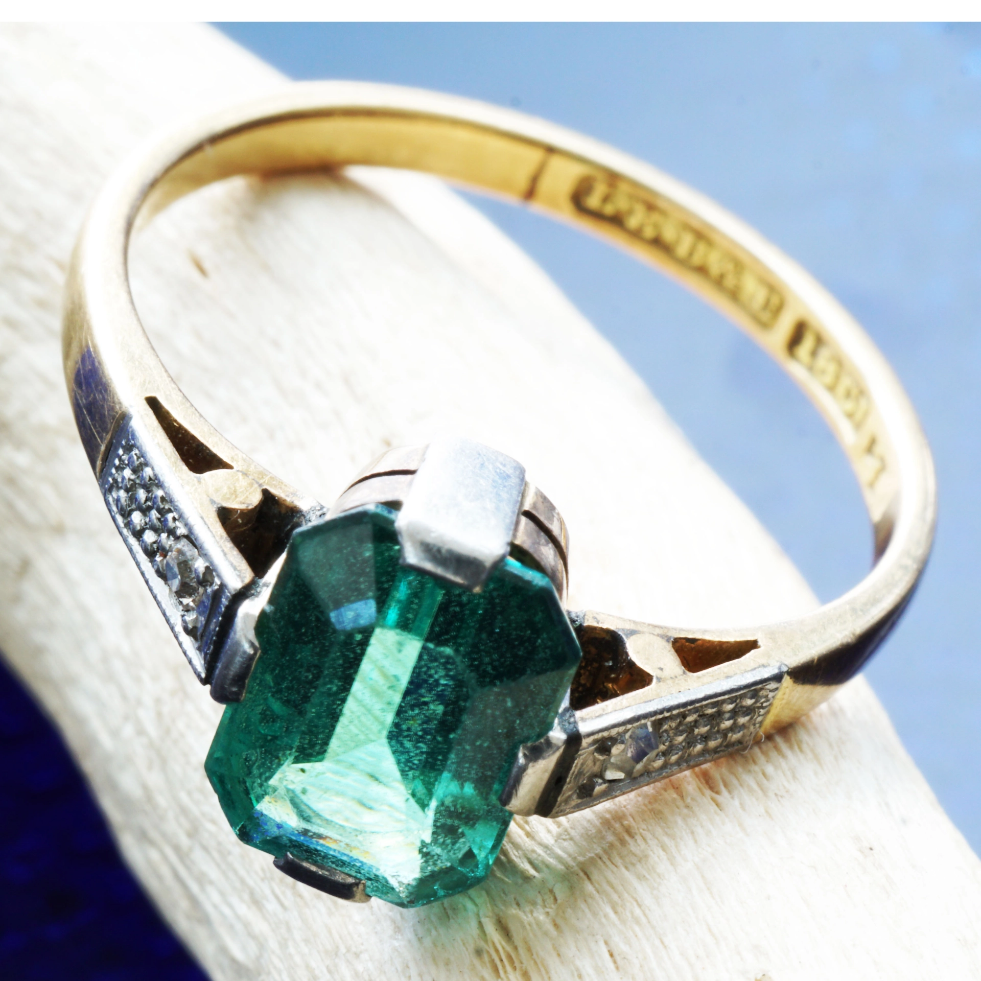 Vintage Ring 18 kt Yellowgold great blue-green Turmalin with Hallmarks