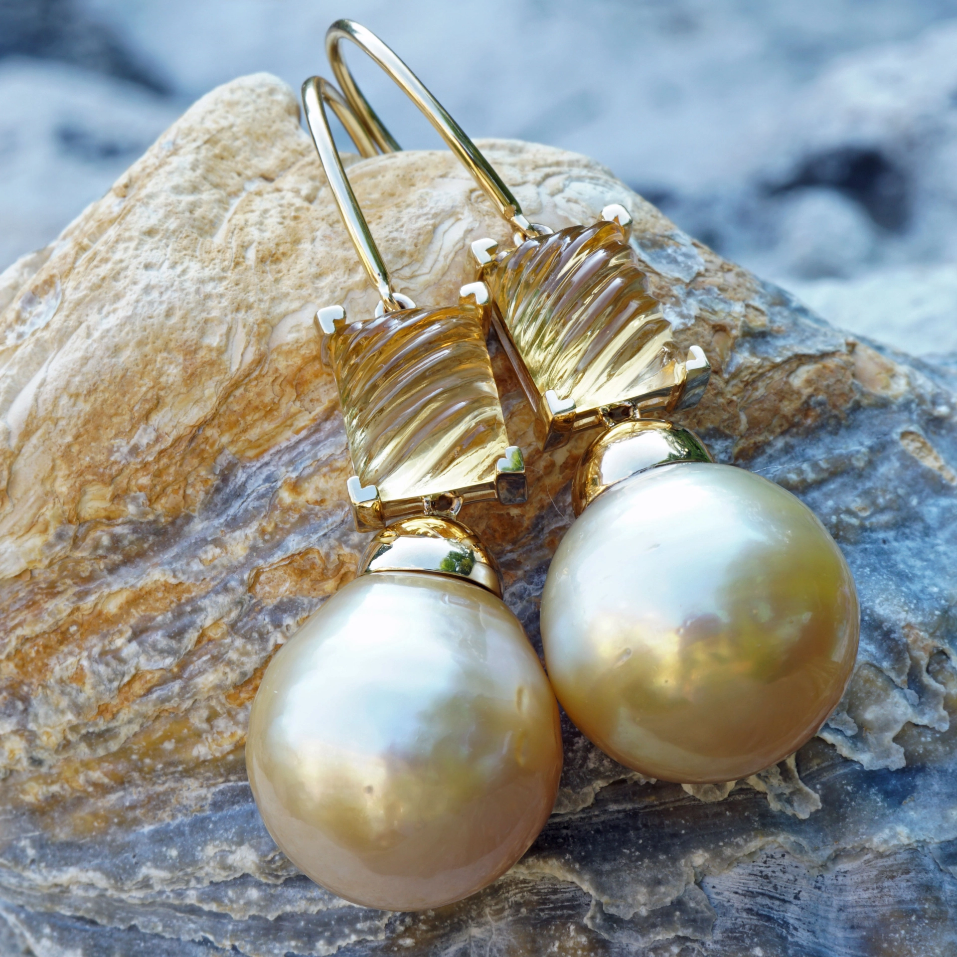Citrin Southsea Pearl Earrings 18 kt Gold 41 x 15,5 mm ....quite huge
