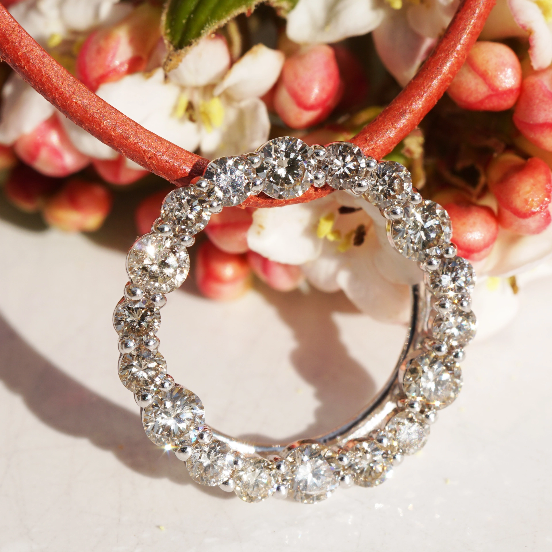 Brillant Anhänger 1 ct W SI 750er Gold 17 mm D. m. Kette 44,5 cm lang