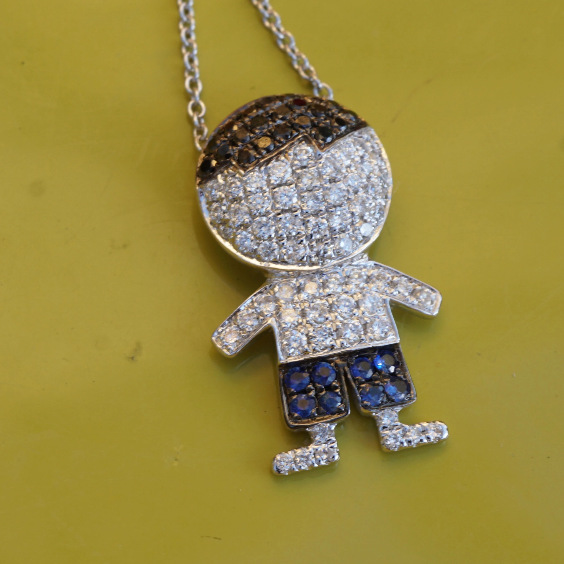 Jungen Collier 750er Weissgold Diamanten 0.45 ct blau Saphiren 0.10 ct 20 x 13 mm