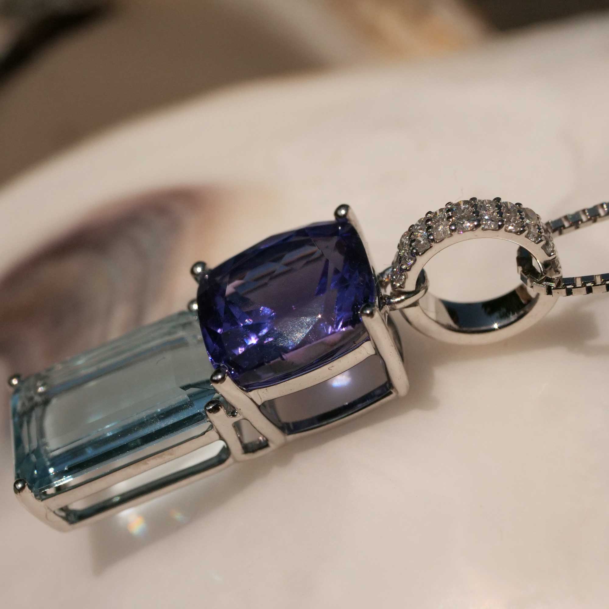 Aquamarine Tanzanite Brilliant Pendant 750 white gold from Tanzania and Brazil..what colors