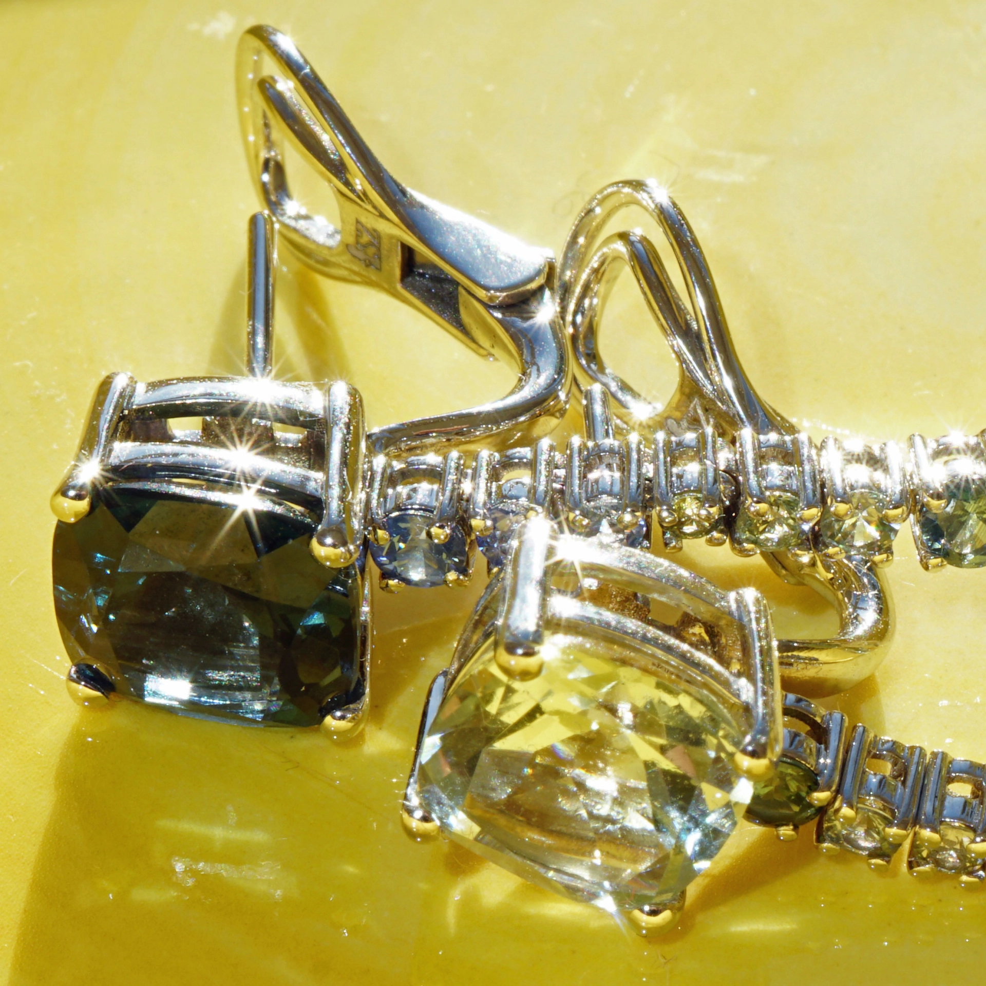 Topaz Amethyst Saphire Earrings.. High End 18 kt Jewellery MAGNIFIC