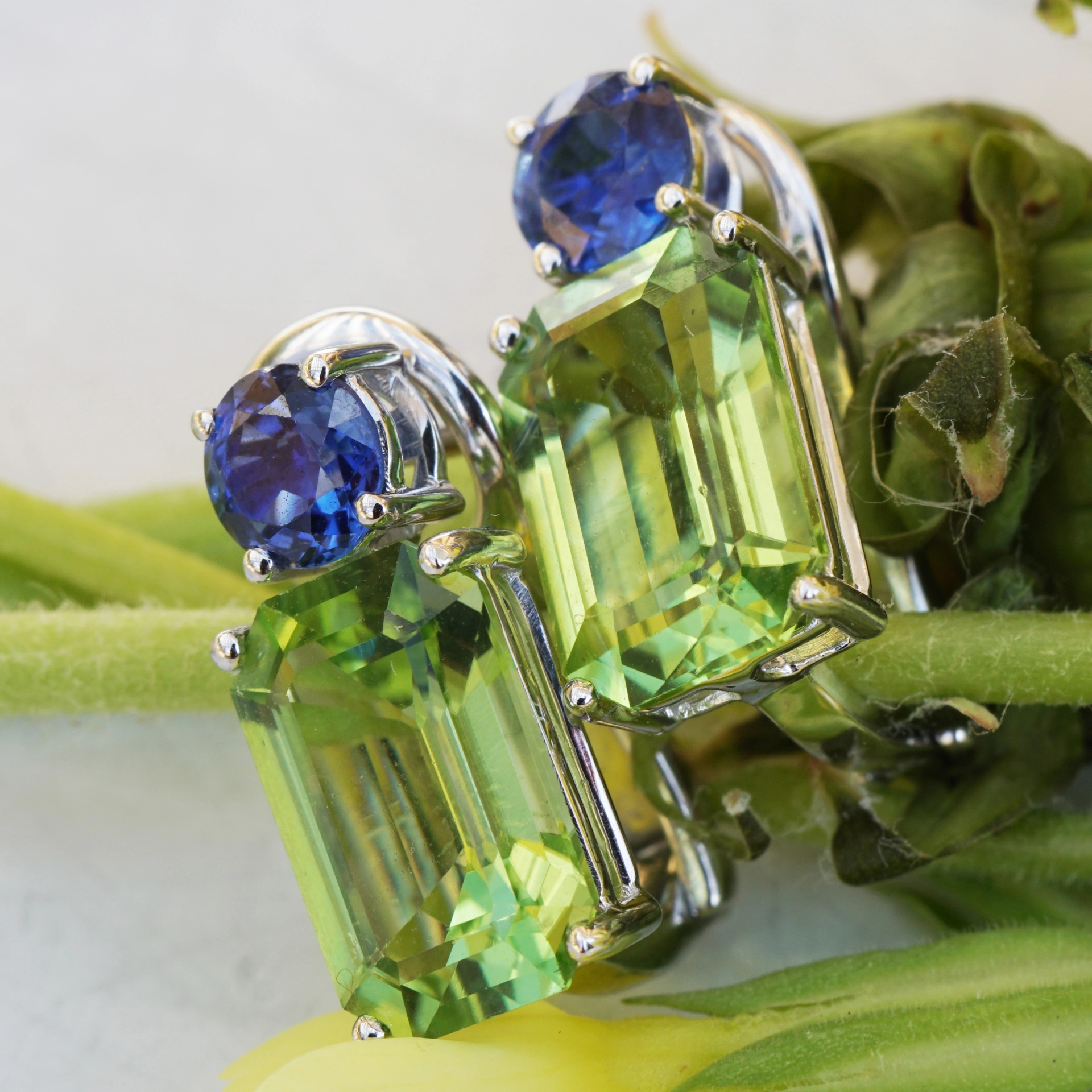 Saphire Peridot Earrings 18 kt White Gold.....High End Quality....Neon Mint Green