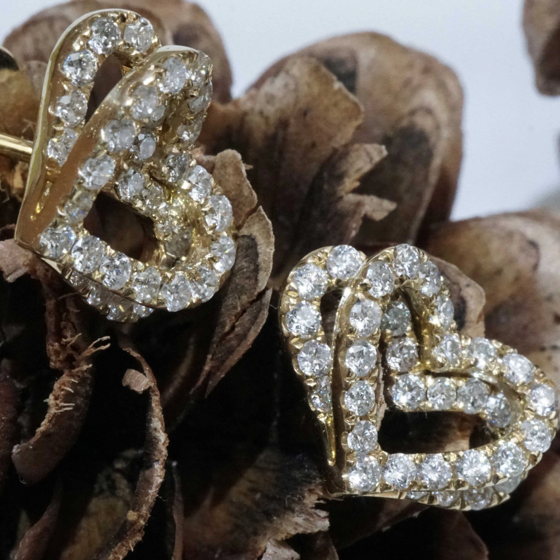 Double Heartbeat for the Ears....Brilliant Earring Studs total 0.56 ct 18 kt Yellow Gold