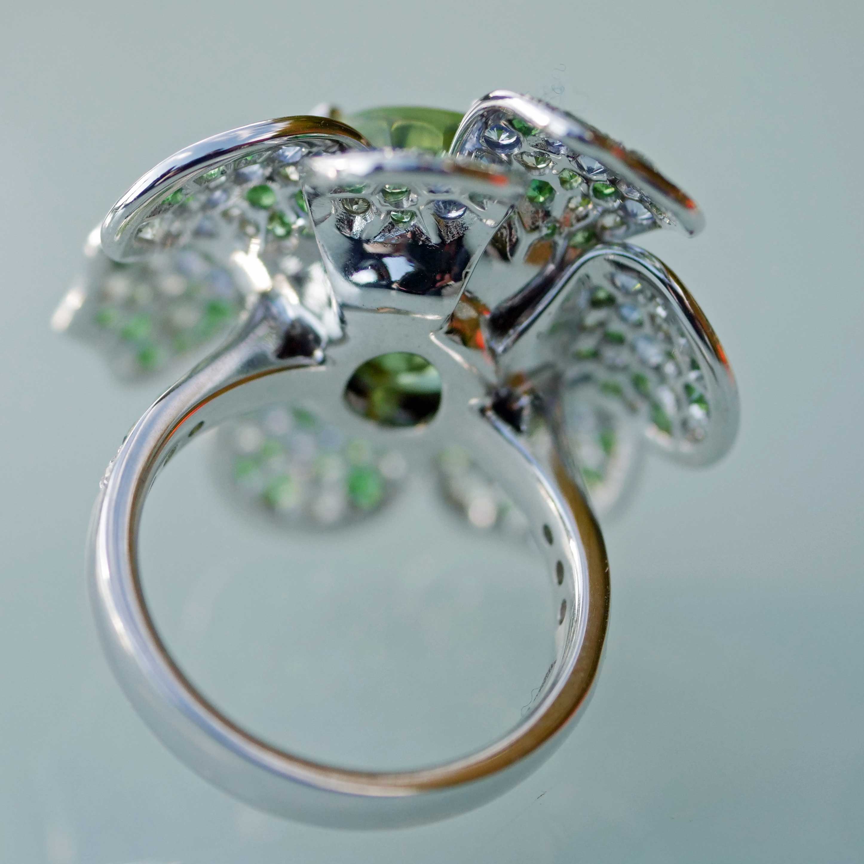 Tourmaline Sapphire Tsavorith Blossoms Ring 750 White Gold... from the famous Jaba mine in Afghanistan 13.65 ct