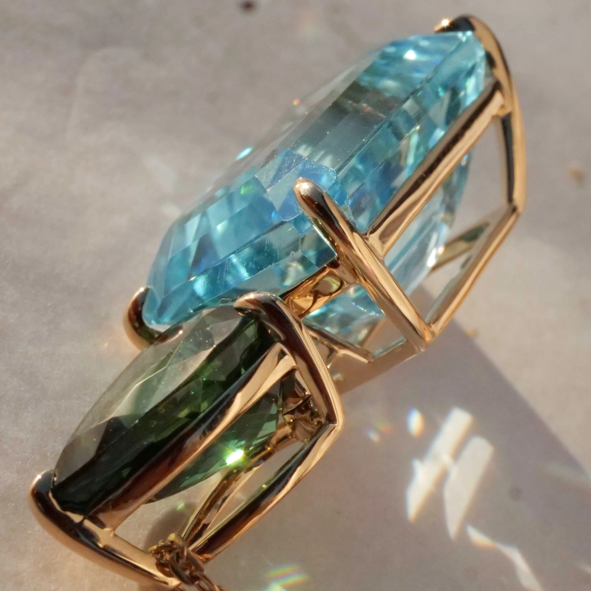 Turmalin Bluetopaz Pendant with incredible luminosity 18 kt Yellow Gold blue and  green 