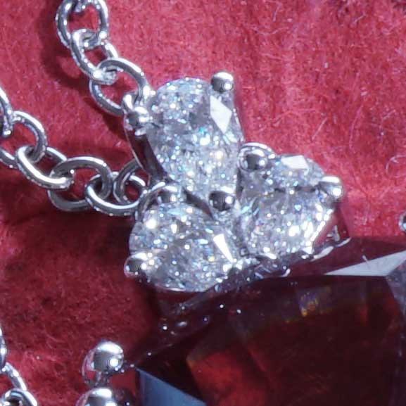 Malaya Garnet Brilliant Necklace 5.47 ct 0.22 ct 750 white gold - the most changeable among the gemstones, color change desired