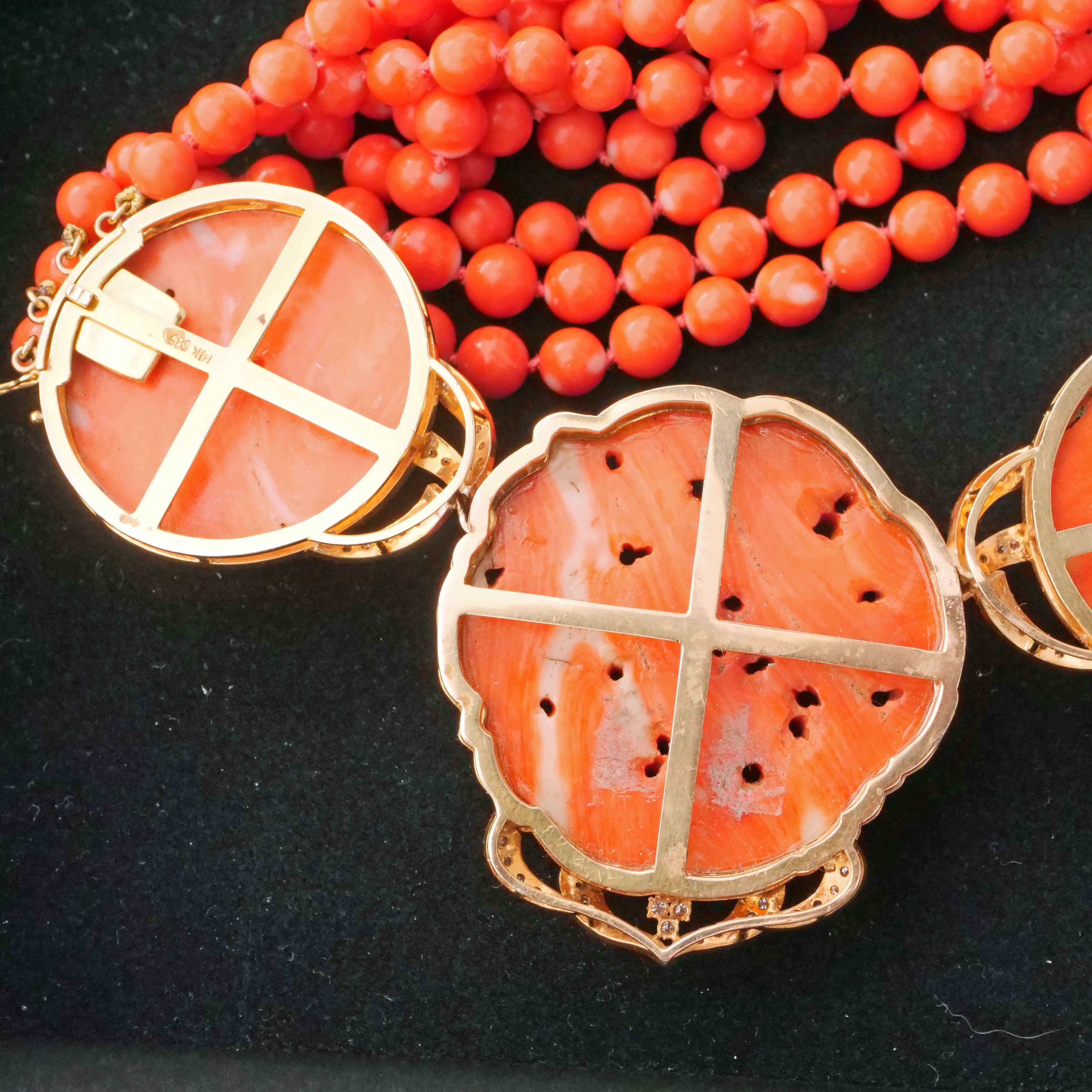 Coral Brilliant Necklace around 1980 with carved Dragon Motifs and four-row Coral Ball Chain
