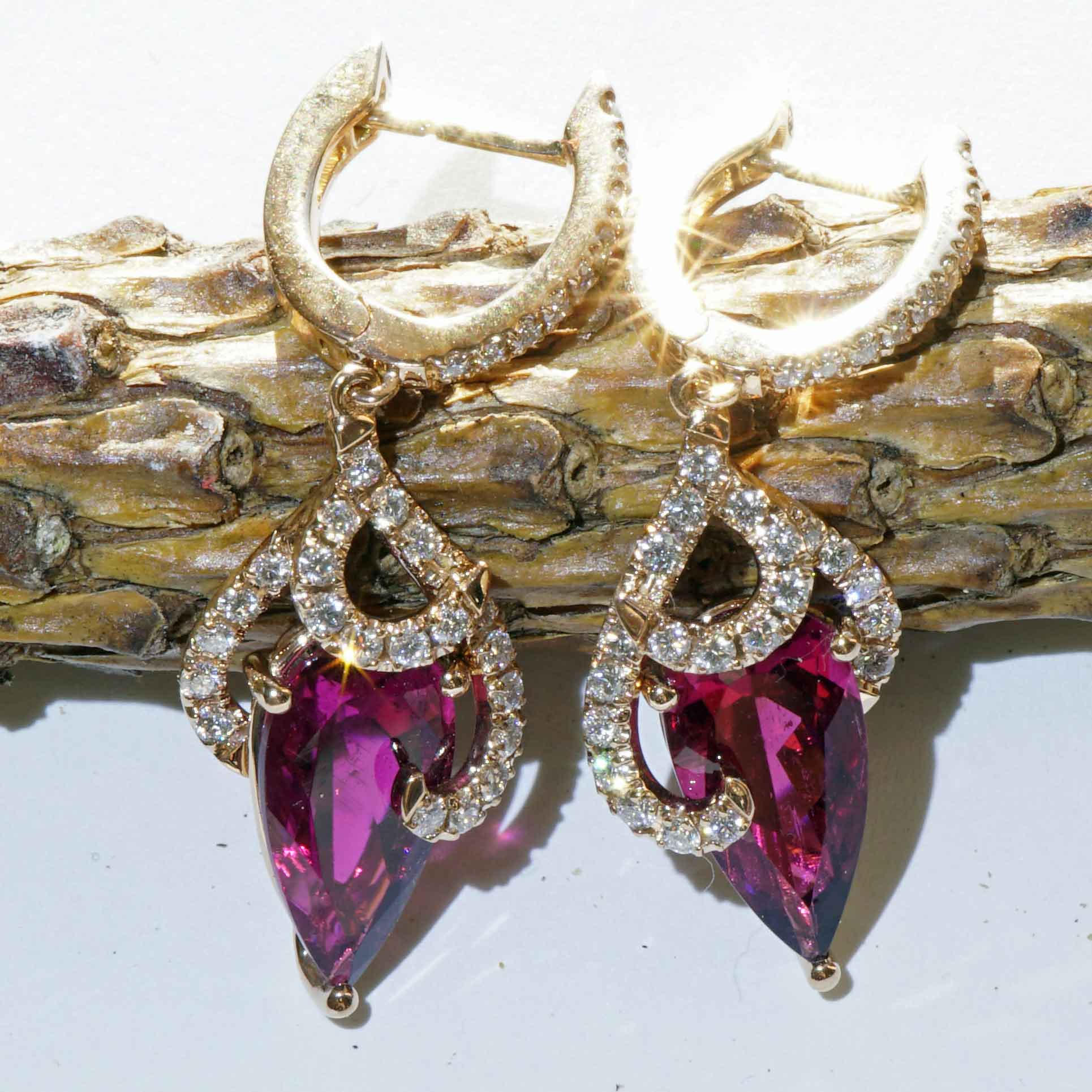 Rubellite Brilliant Earrings 750 Rose Gold 6 ct 0.70 ct.. Exception Tourmalines from Mozambique AAA+ it doesn't get any better